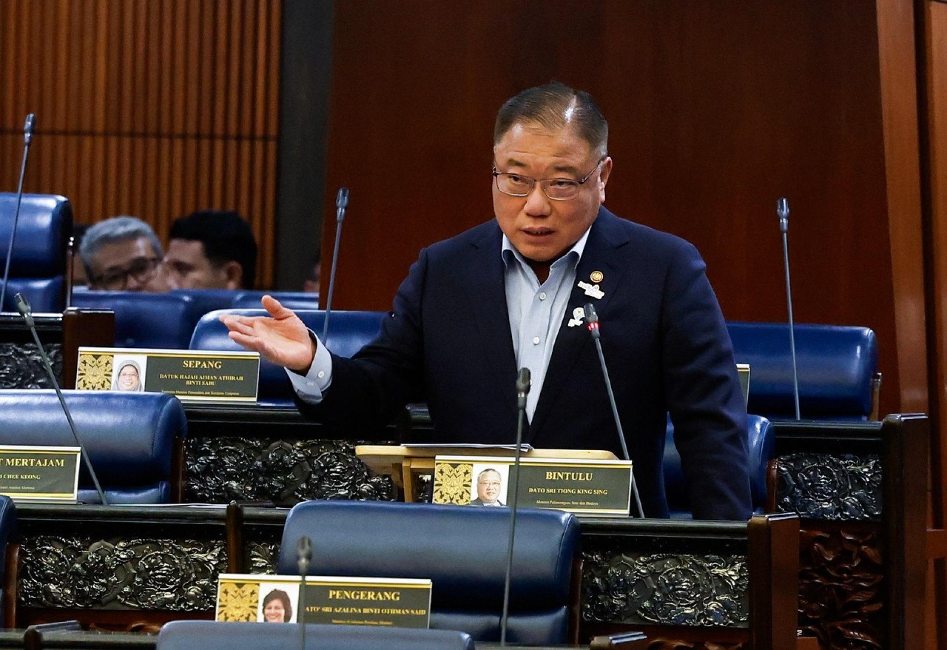 张庆信：我国今年1月至8月期间，前来我国的外籍游客人数达2824万2804人次，比去年同期增长了14.5%。