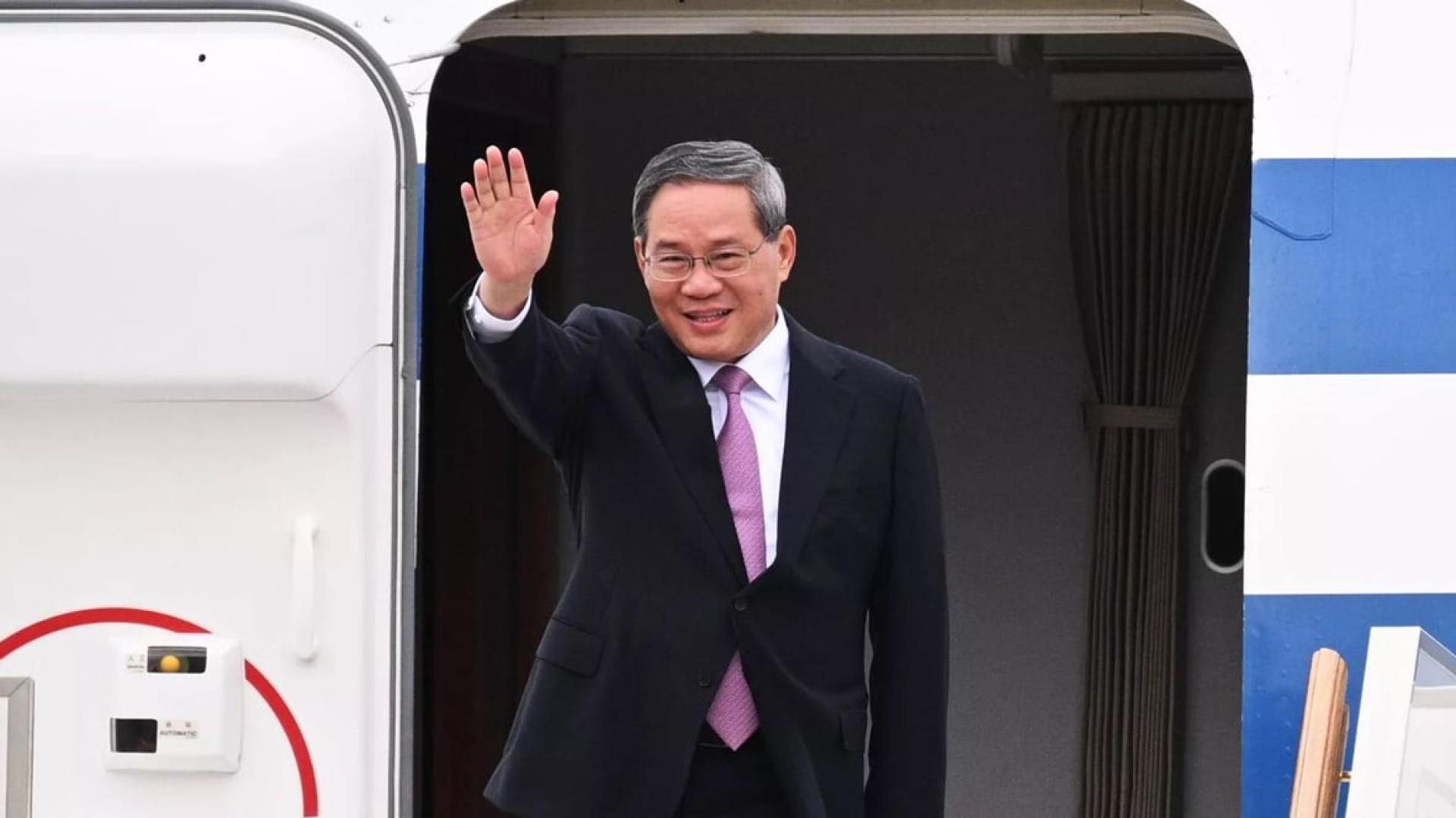 李强乘包机于当地时间9日中午，抵达平壤顺安国际机场。（档案照）