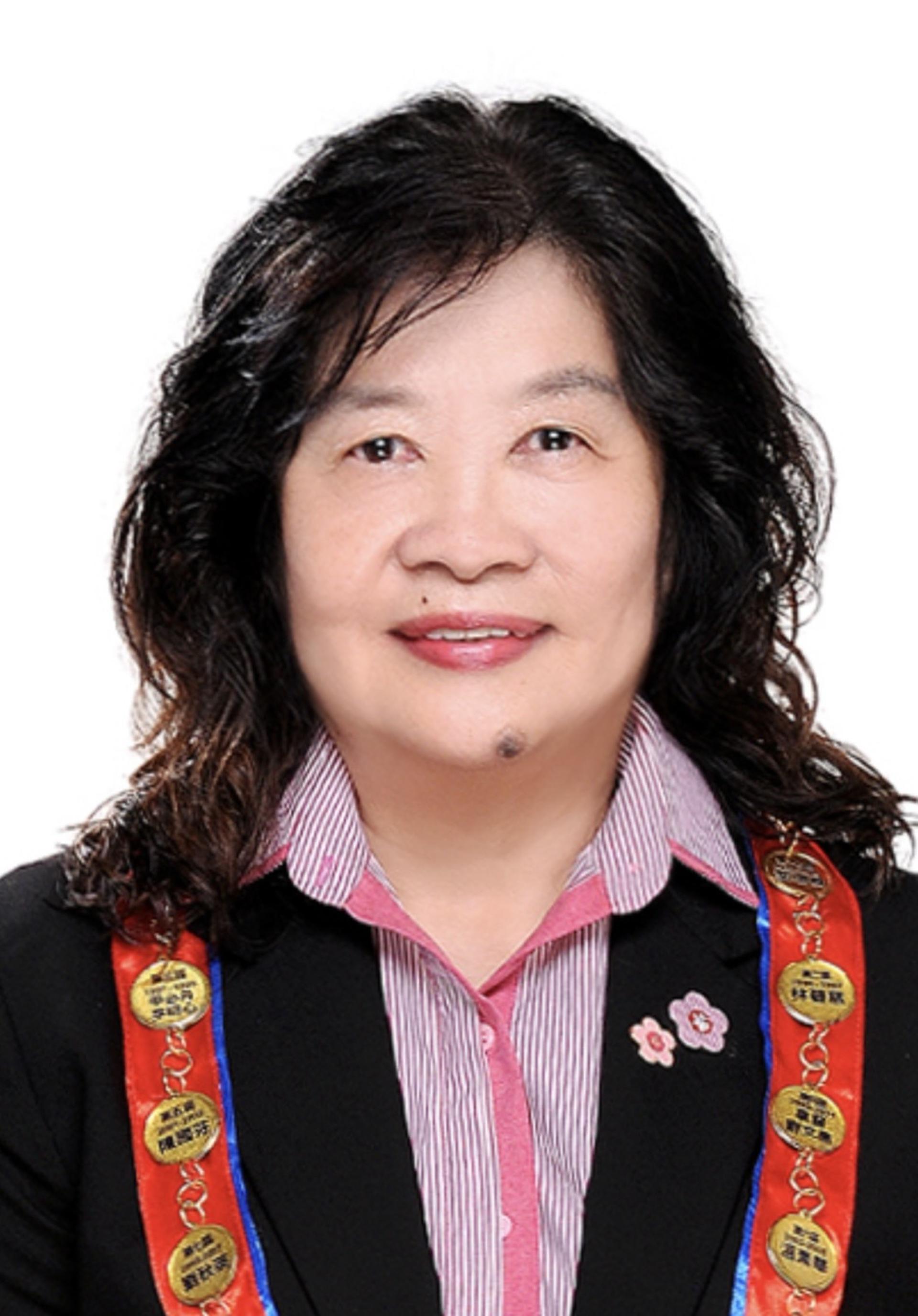 李瑞香于砂元首敦丕显斯里旺朱乃迪79岁华诞庆典中,荣获砂拉越之星有功奖章(ABS)。