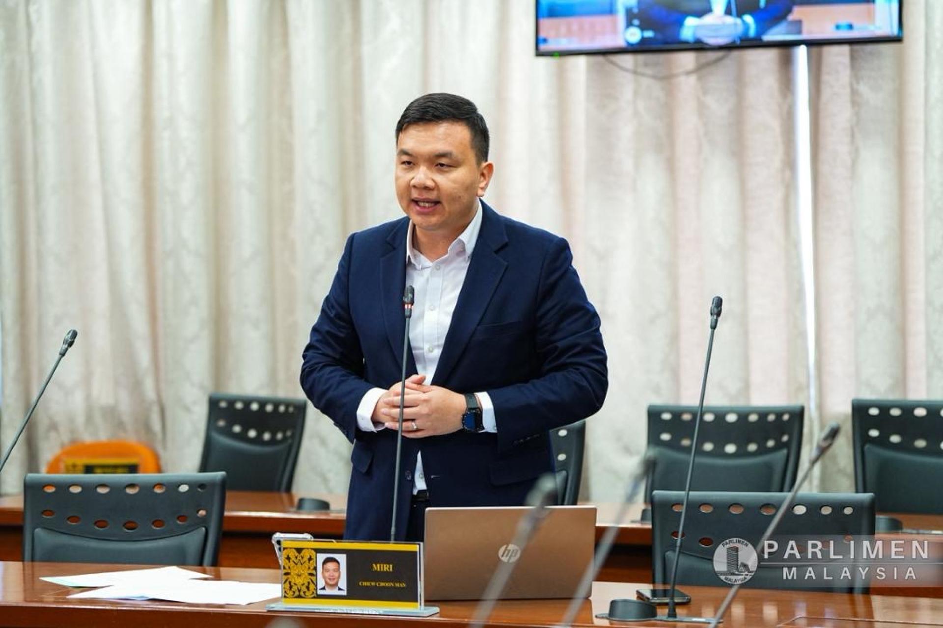 针对近期在马六甲亚罗牙也一所中学发生的轮奸事件，国会议员赵俊文发表示对此事件“震惊且愤怒”，并形容这是“令人作呕的残酷罪行”，绝非单纯的校园恶作剧。