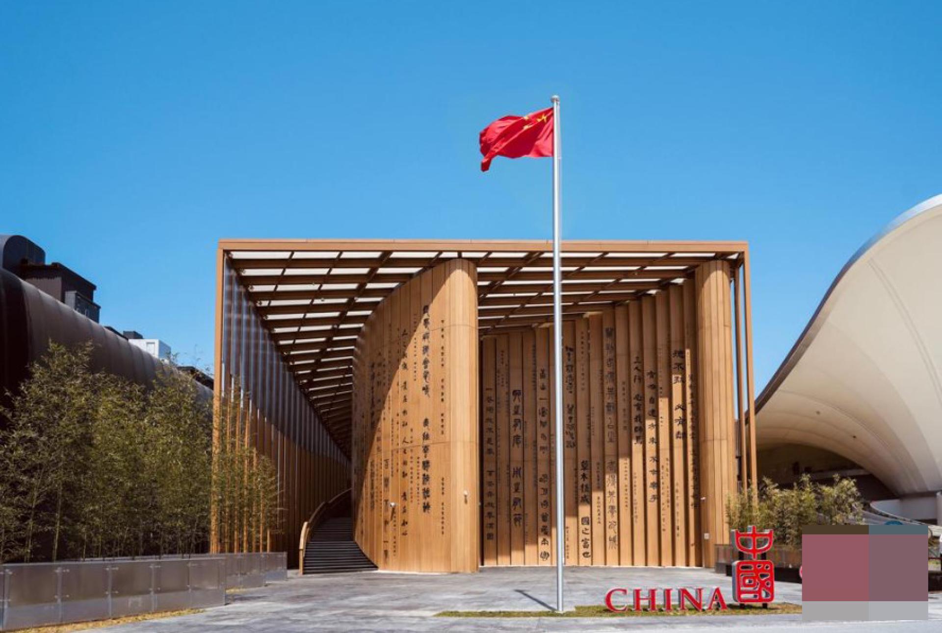 10月12日，在2025年大阪世博会颁奖典礼上，中国馆荣获国际展览局颁发的大阪世博会大型自建馆展示金奖，这是中国在海外参加综合类世博会首次获得金奖。