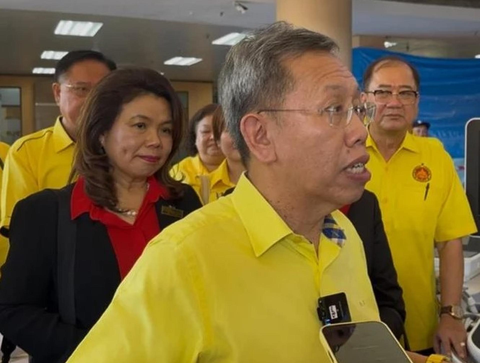 沈桂贤医生周一在民都鲁医院为心脏科设备主持移交仪式后接受媒体访问。