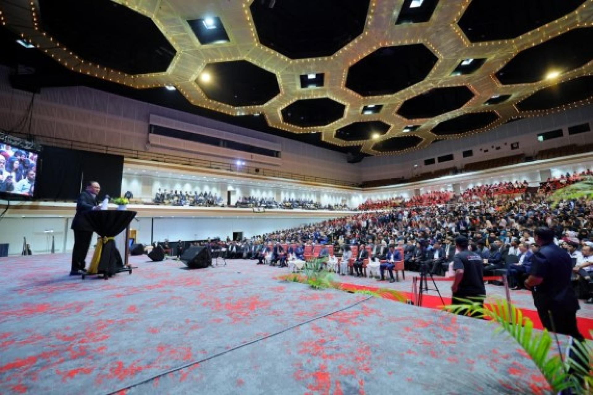 安华在2025年国际青年未来领袖峰会上“与首相对话”环节，透露将联系埃及总统商讨向加沙运送人道救援物资事宜。