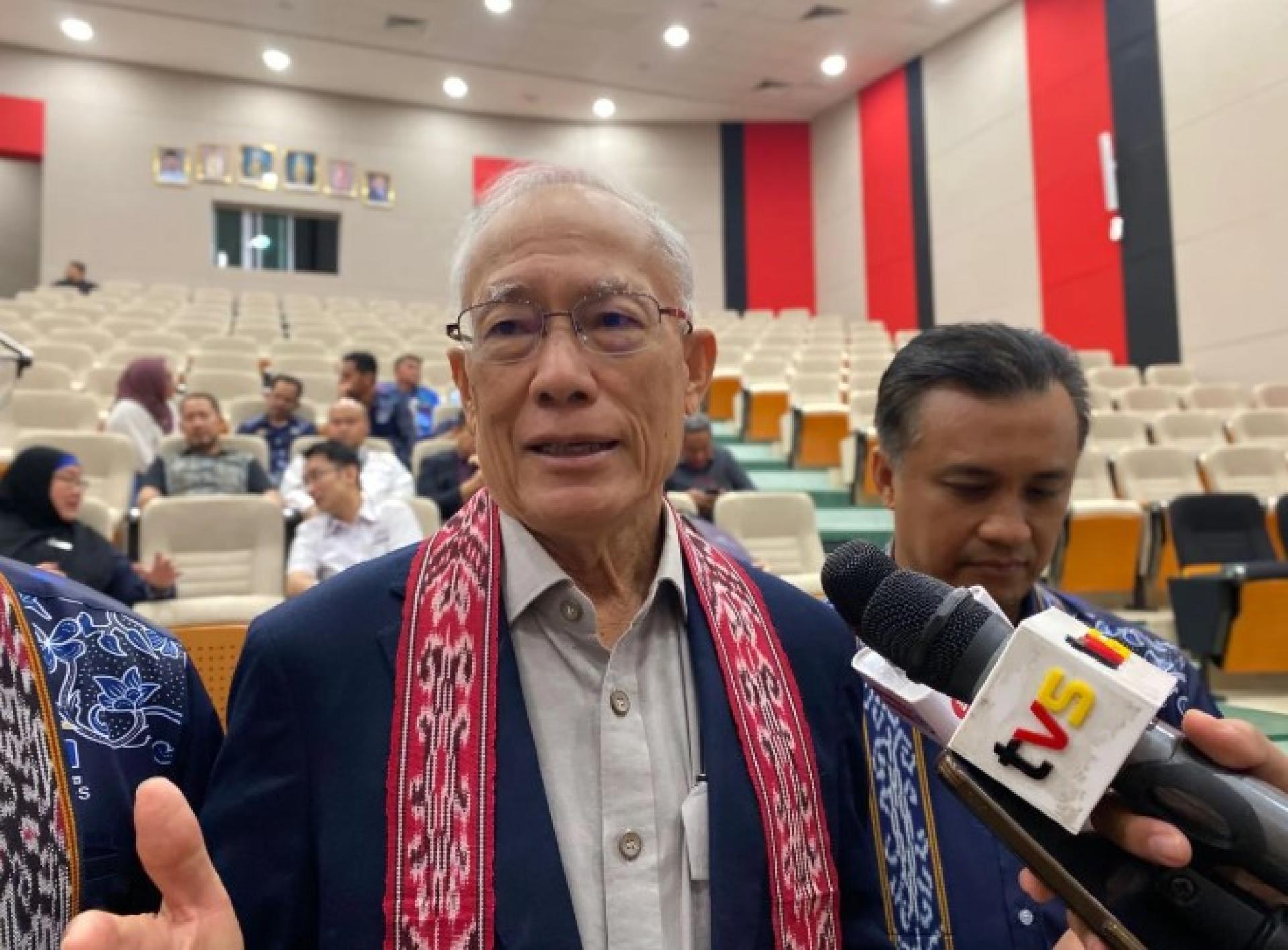 西连国会议员拿督斯里里察烈。