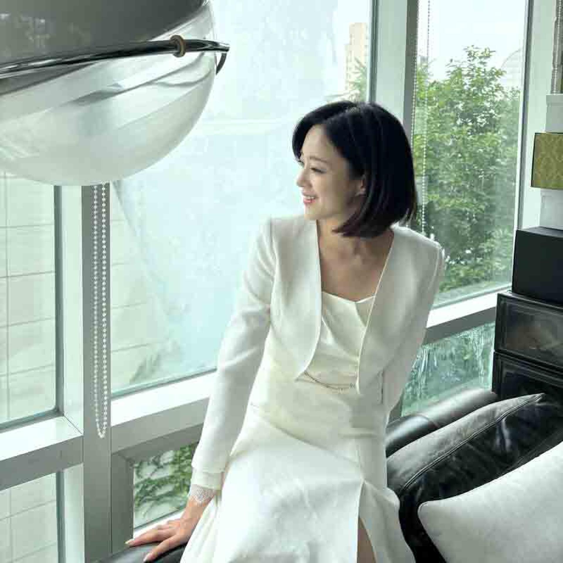 韩国人气女团T-ara继多位成员陆续升格人妻后，昨（16）日再传喜讯！成员咸恩静宣布即将结婚，另一半为大她8岁的韩国知名导演金秉佑。