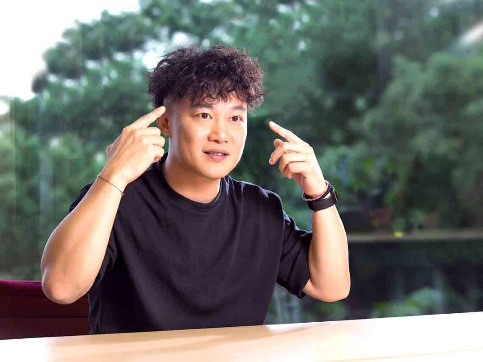 陈奕迅。