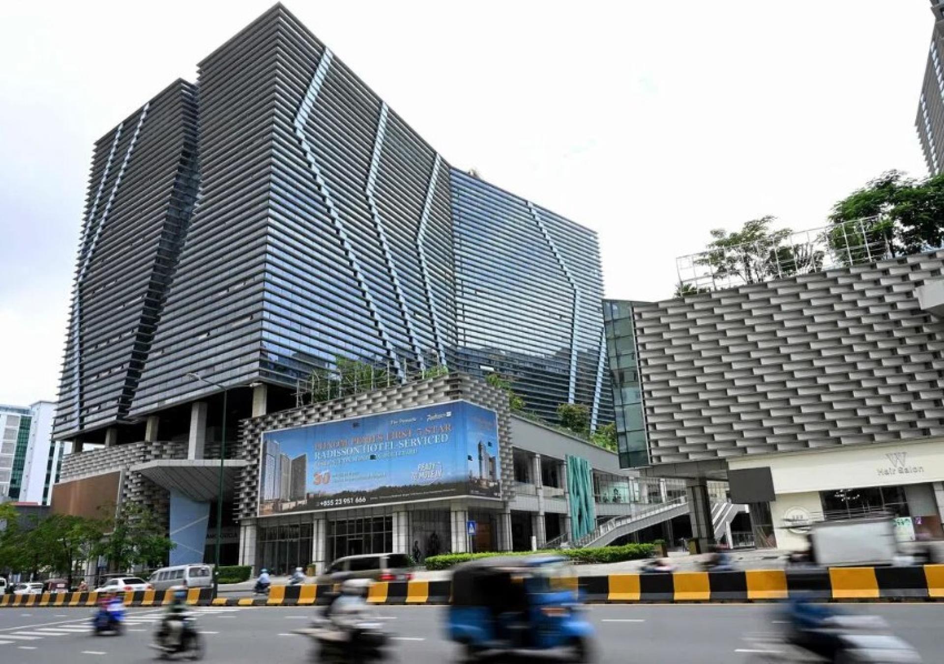 美国指控柬埔寨太子集团创办人陈志涉嫌电信欺诈与洗钱后，泰国也跟进调查此案。图为太子集团在金边的太子国际广场。