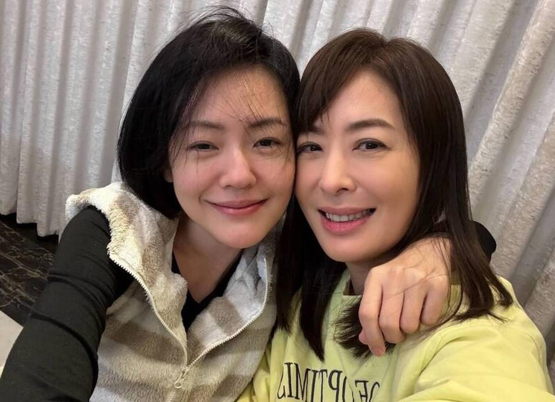大S过世后，贾永婕（右）透露这段时间，和小S（左）几乎每天都在聊天。