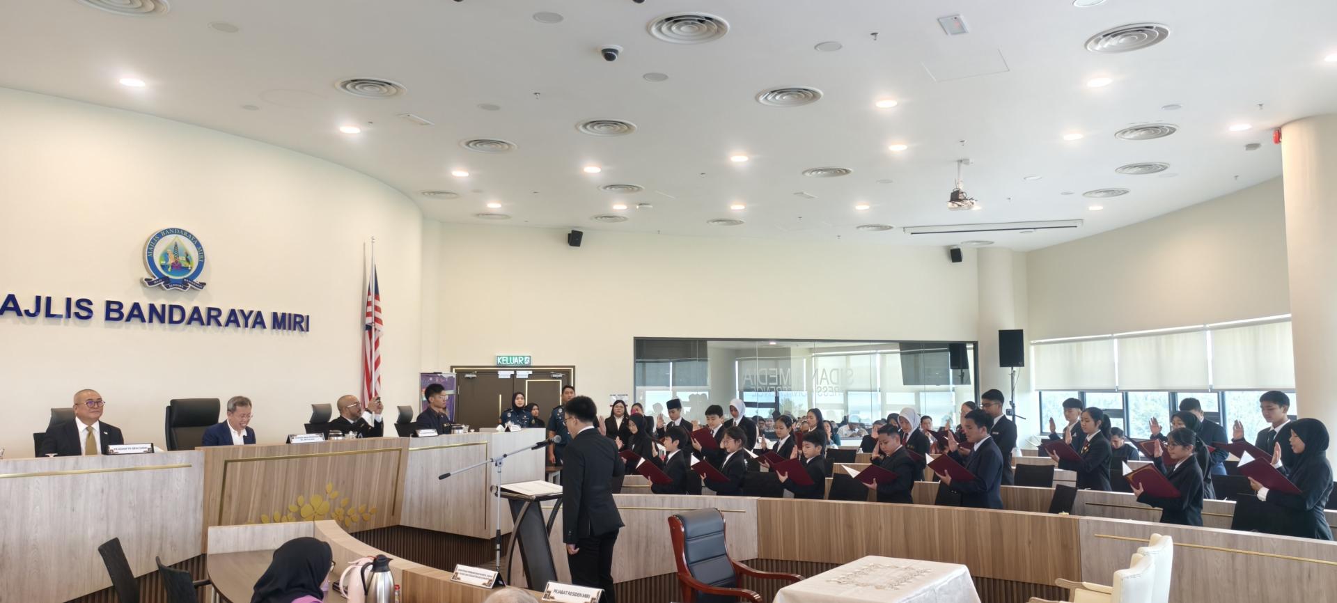 美里市政局儿童理事会宣誓就职仪式。