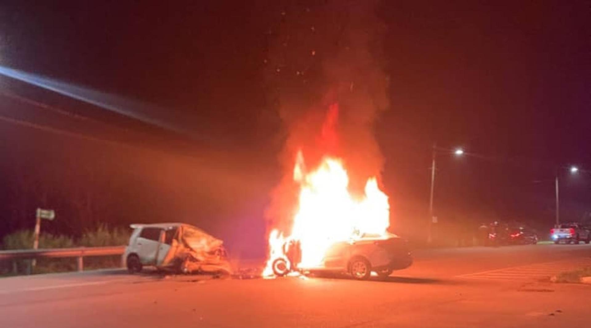 宝腾Persona轿车起火燃烧。