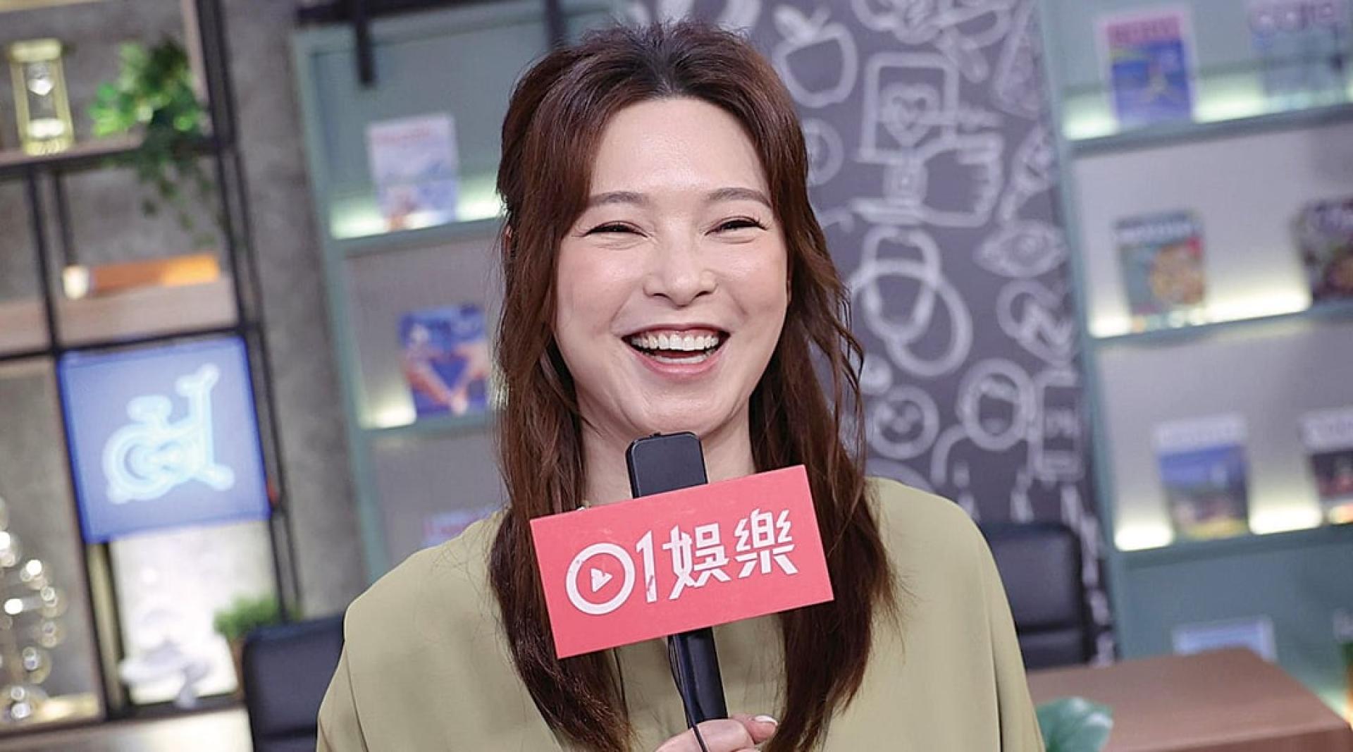 欧倩怡春风满面。