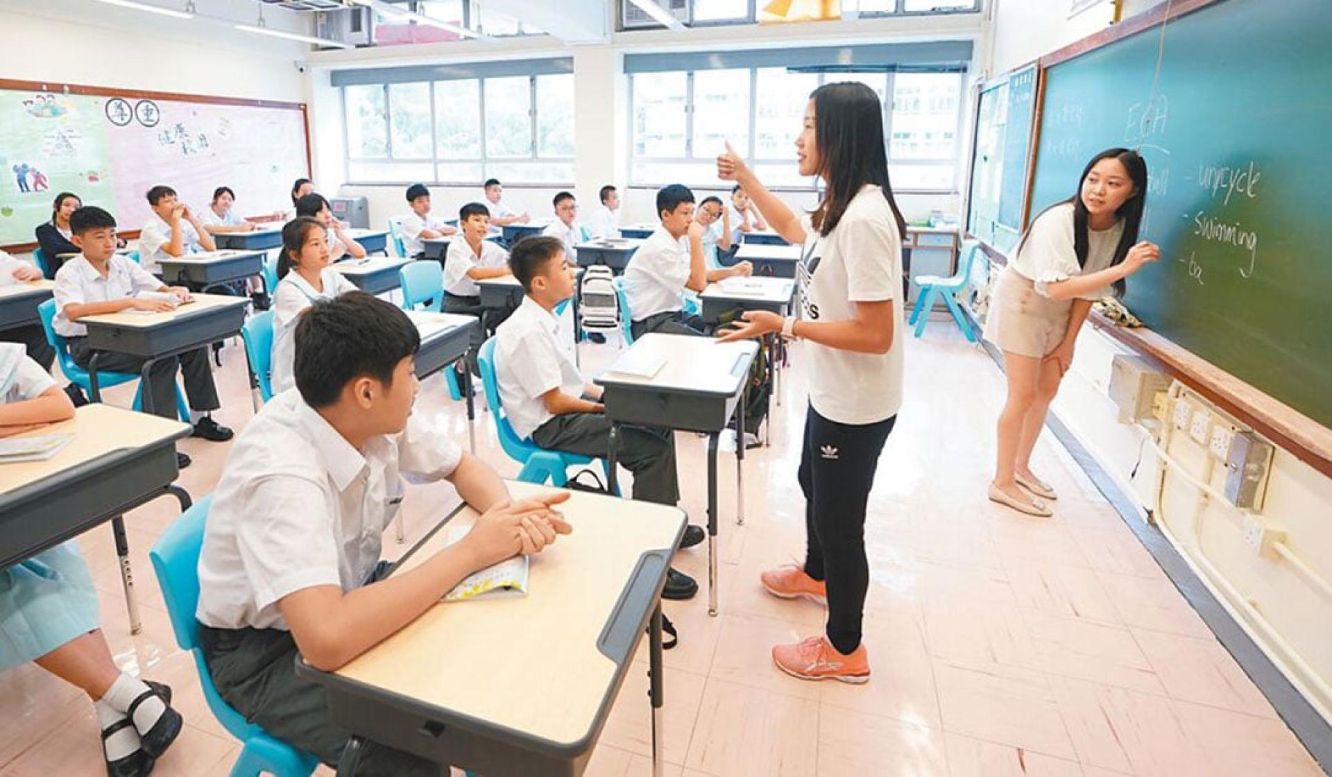 香港教育局长蔡若莲指出,学生轻生行为受精神健康等多方面因素共同影响,不应简单归因于单一因素。