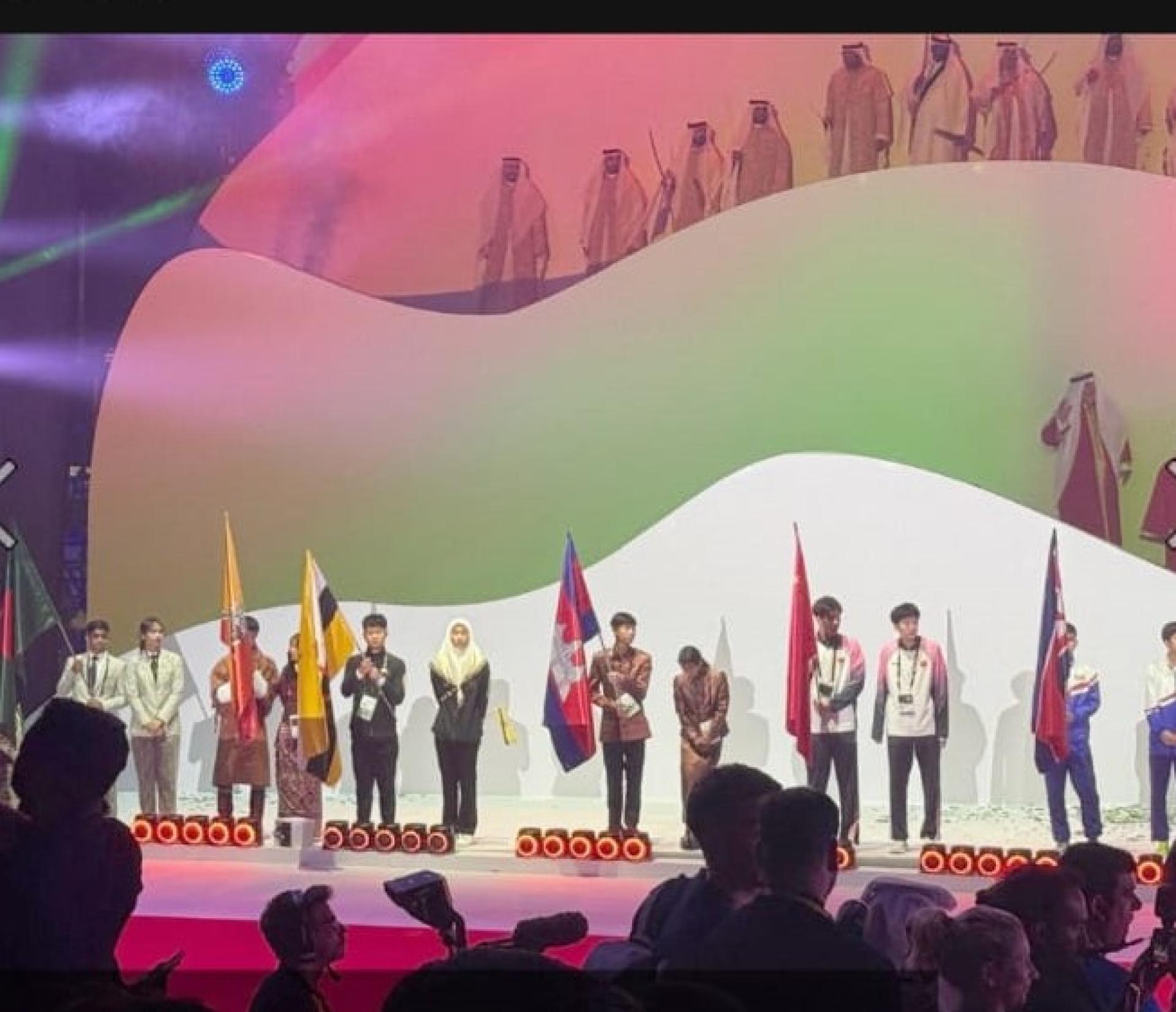 汶莱运动员持国旗出席开幕礼