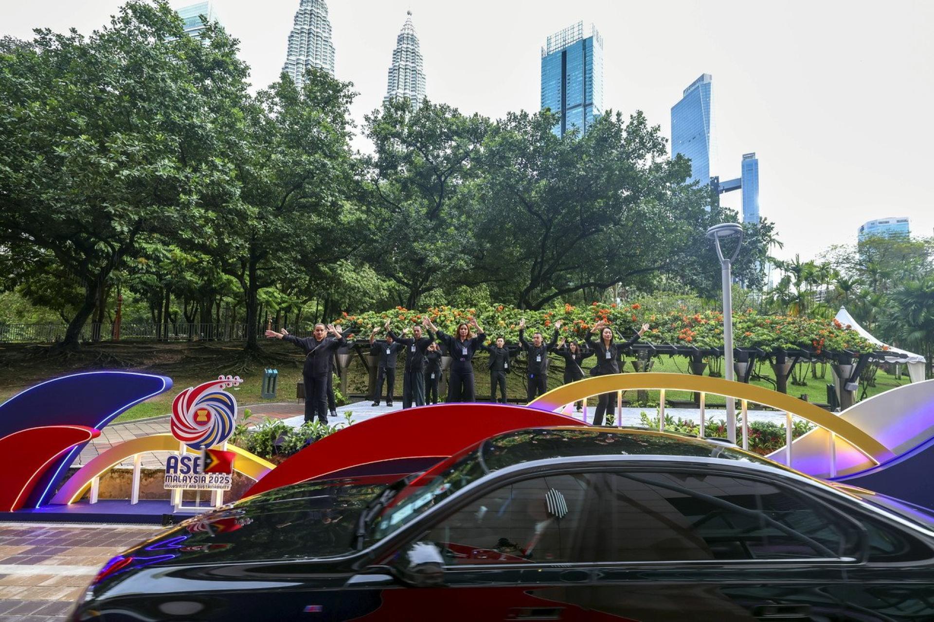 特朗普与李强将罕见同场出席东盟峰会,考验东盟团结与平衡能力。