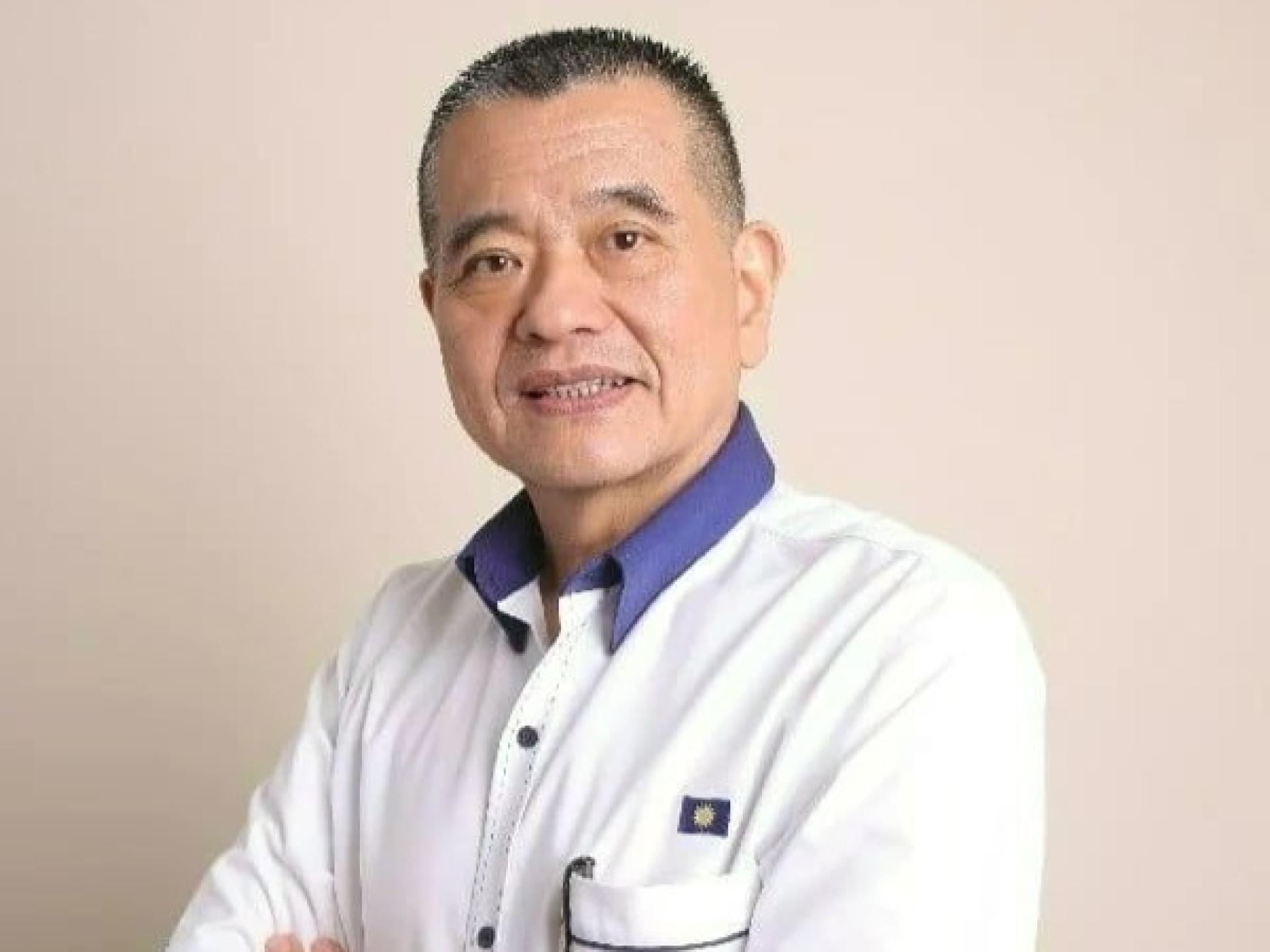 陈德钦。