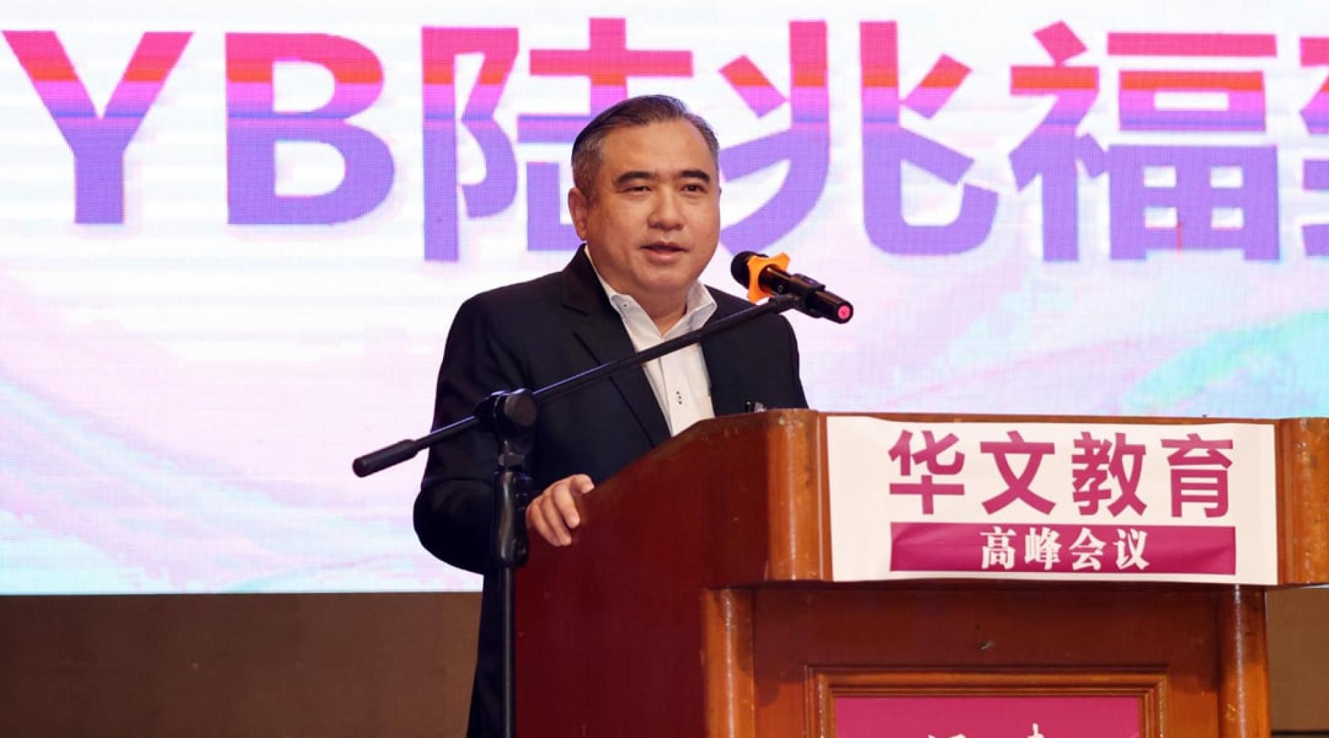陆兆福强调,穆斯林禁碰酒类固然毋庸置疑,但华社宴会敬酒亦是文化礼仪,双方需相互尊重而非对抗。
