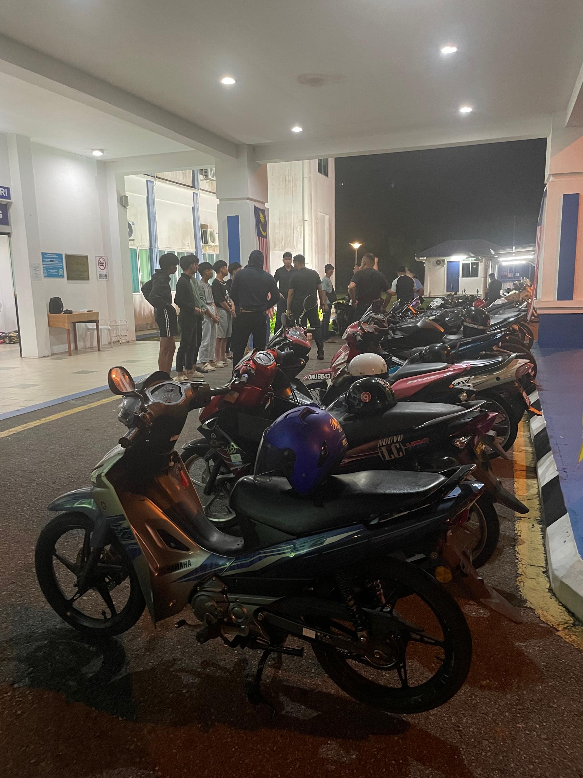 警方扣押18辆因改装结构或需作进一检查的摩托车。