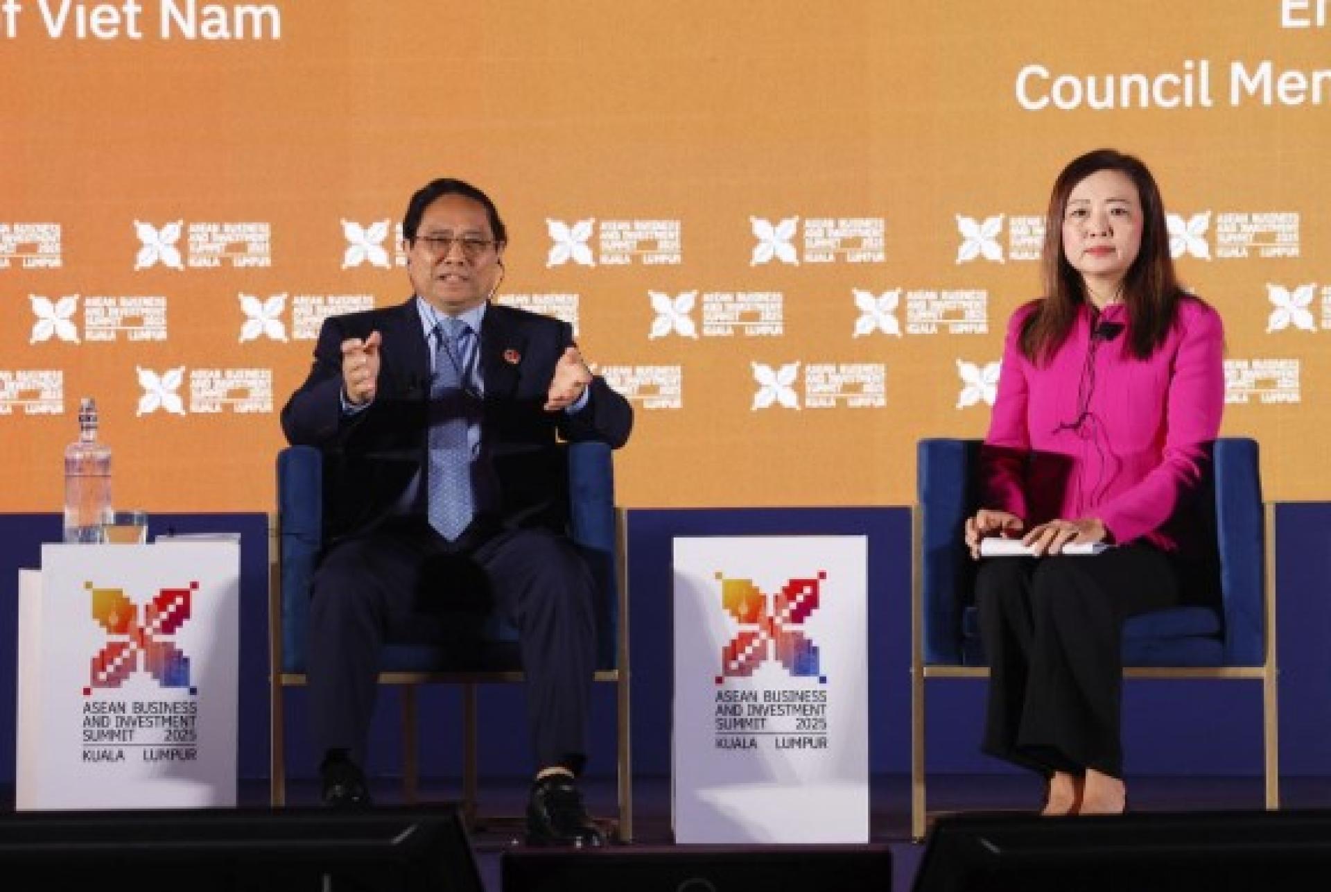 范明政在“领导人炉边谈话”环节，发表演说。