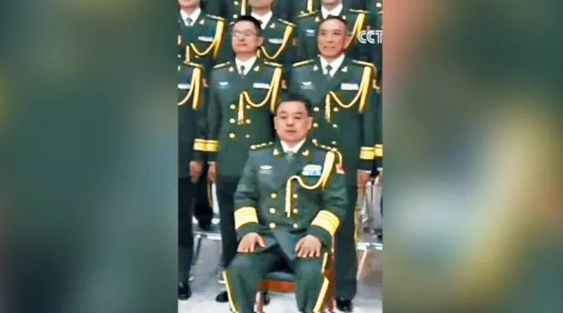 中国驻朝鲜大使馆微信公号报道,前(25日)晚,中国驻朝鲜使馆举办中国人民志愿军抗美援朝出国作战75周年纪念招待会,正在朝鲜访问的国防大学政委夏志和中将等140多人出席。这显示原海军指挥学院政委夏志和已经接替钟绍军(见图)担任国防大学政委。