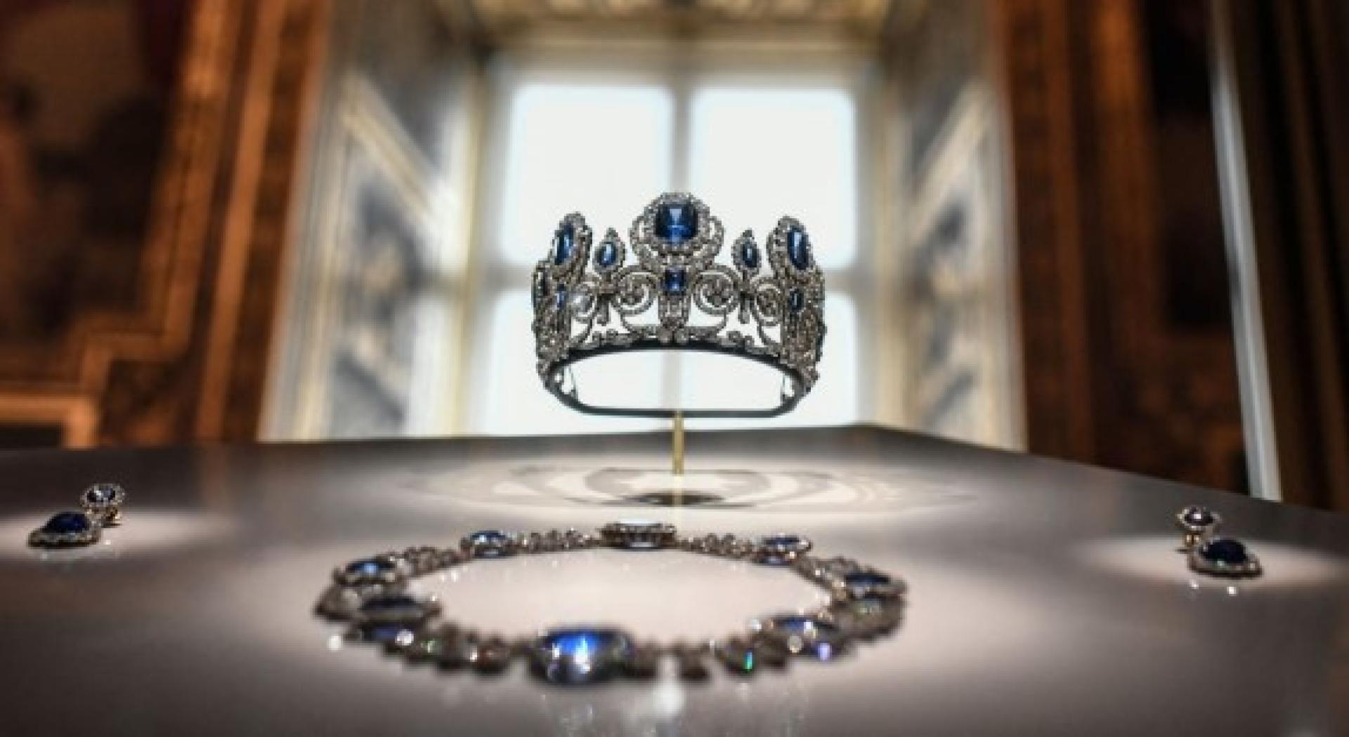 巴黎检方透露，卢浮宫被盗珠宝8件价值为8800万欧元。