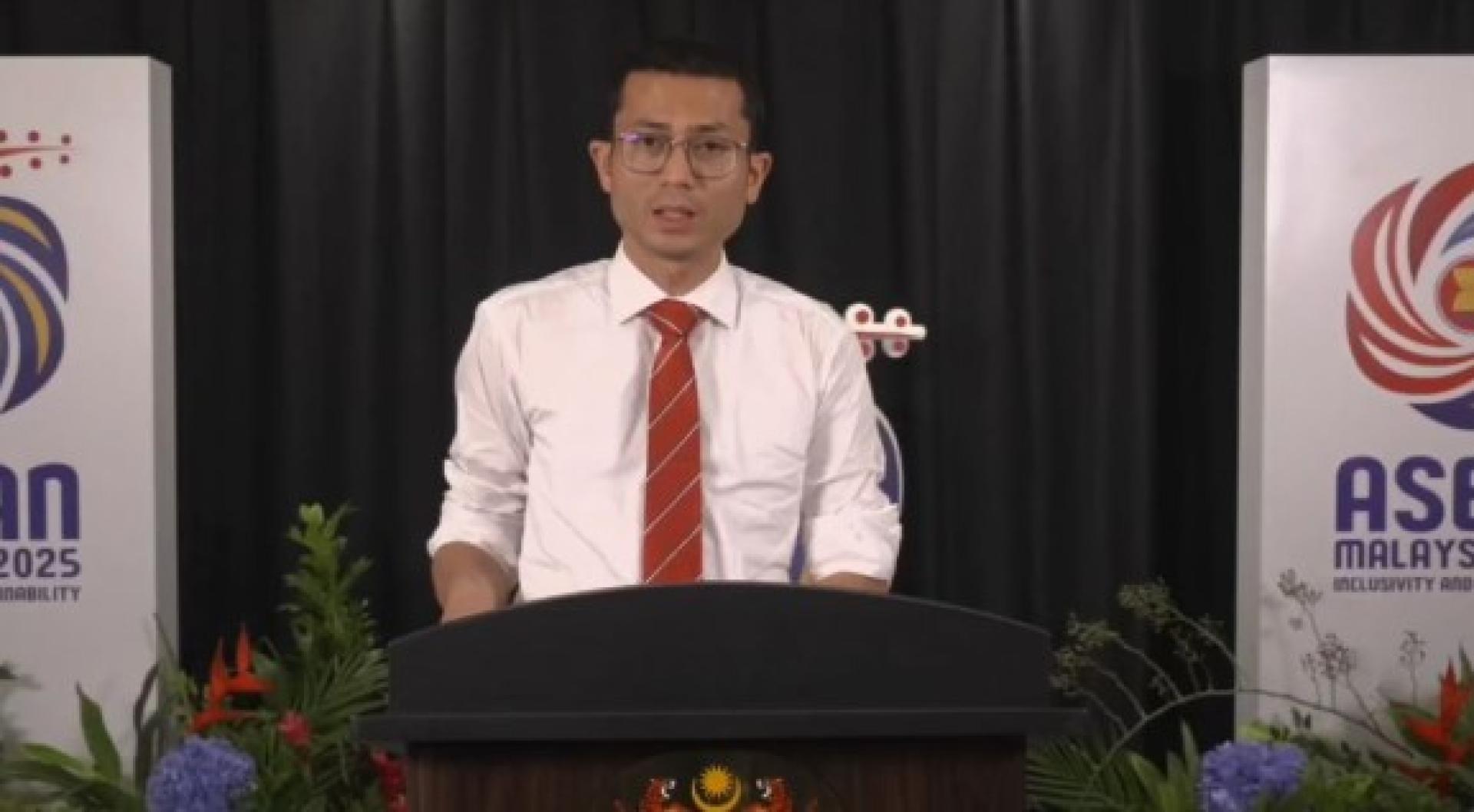 东姑纳斯鲁：东帝汶加入成为东盟第11个成员国，以及柬埔寨与泰国签署《吉隆坡和平协议》，是我国成为东盟主席国成功迈出的两个历史里程碑。