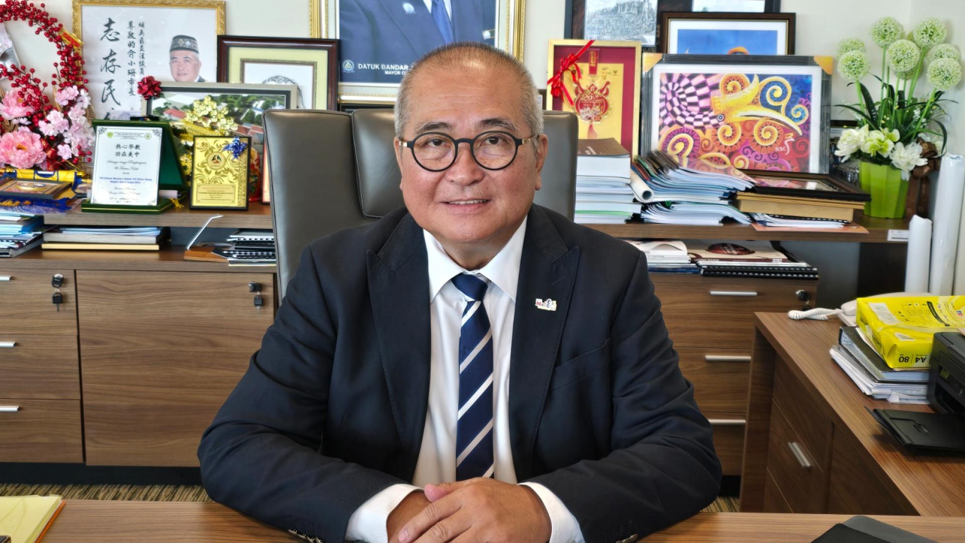 美里市长俞小珊指出，美里市政局将保留泊车固本制度，与电子泊车系统并行运作，以照顾年长及不熟悉数码平台的市民。