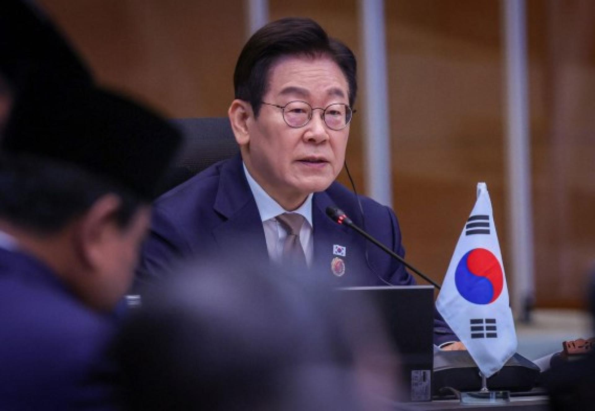 李在明：韩国、中国与日本应加强与东盟的合作，以更好地应对贸易保护主义及全球供应链重组等新兴挑战。