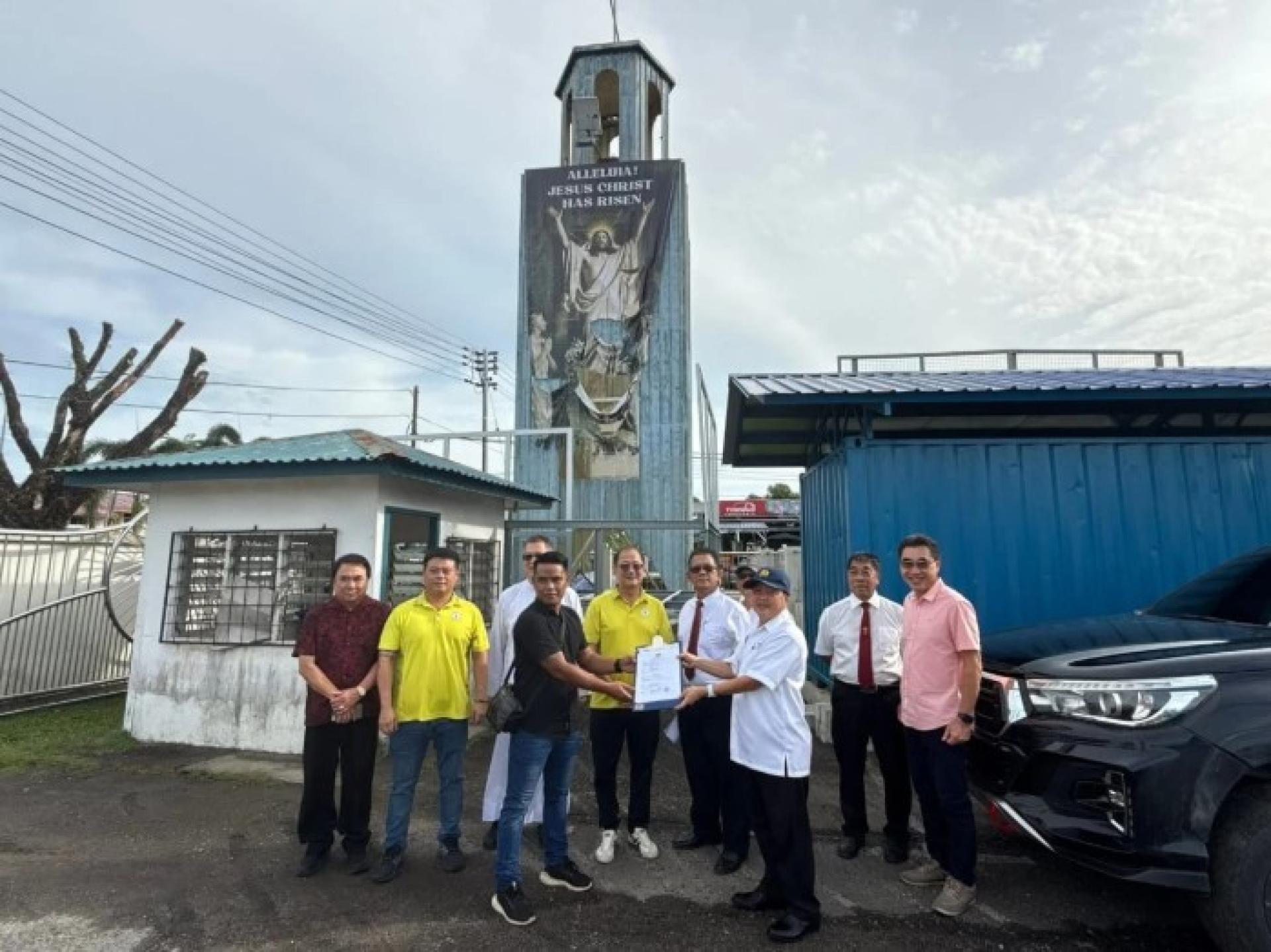 潘隆铭巡视即将于丹绒峇都选区乡区转型计划（RTP）下升级的民都鲁圣安东尼教堂。