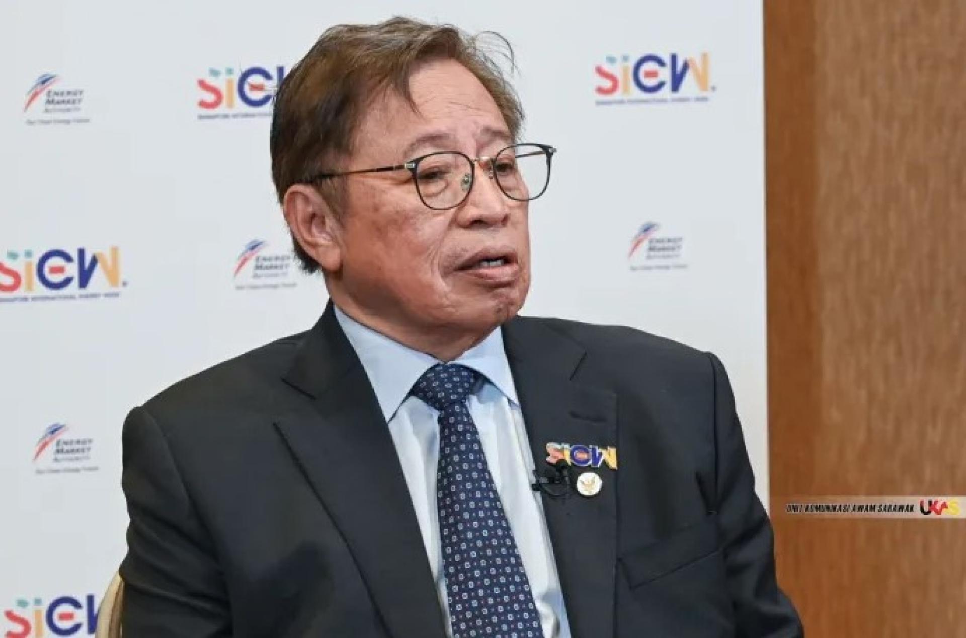 阿邦佐哈里在2025年10月27日于滨海湾金沙会展中心出席新加坡国际能源周峰会发表主题演讲后接受采访。