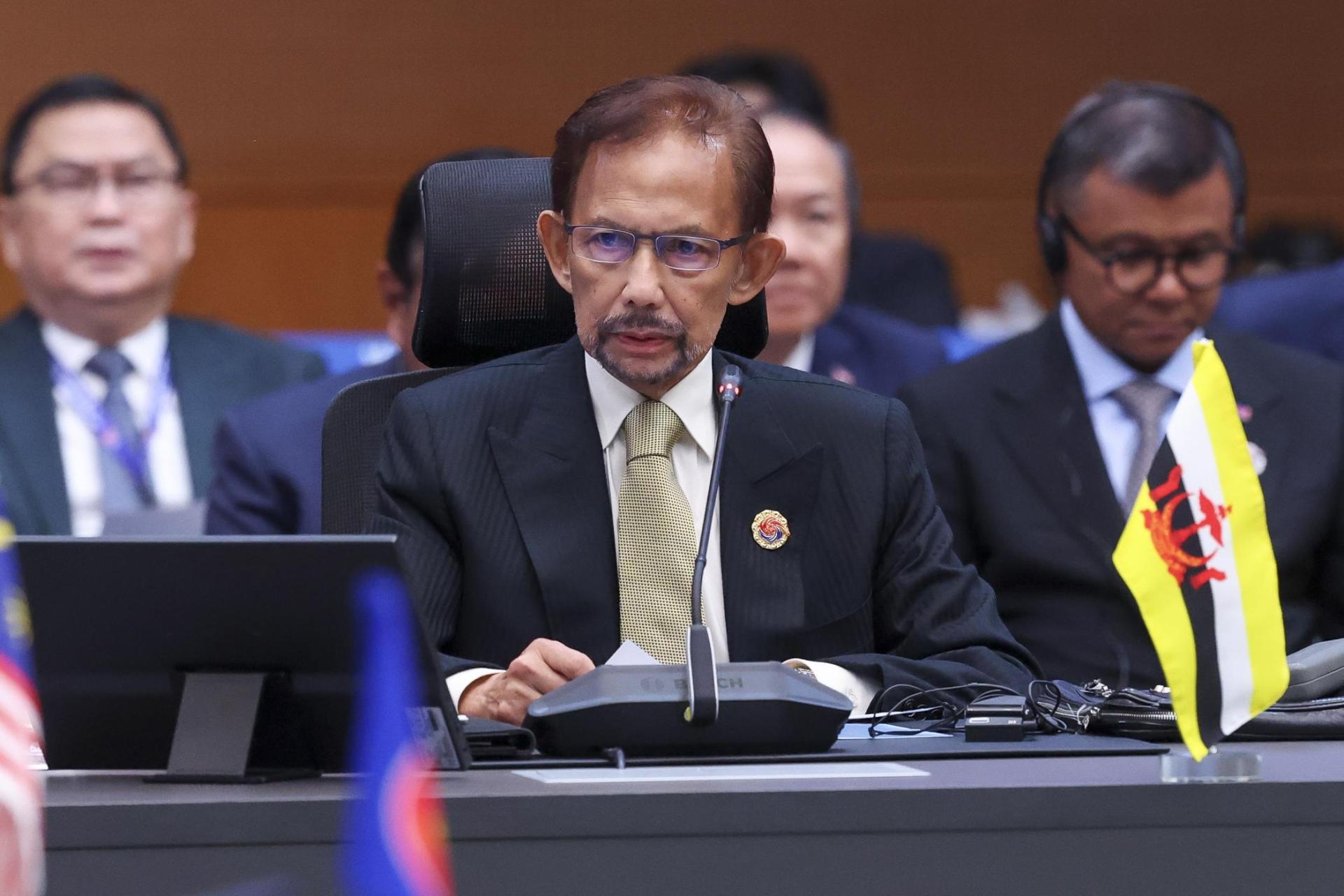 苏丹陛下在会场发表御词