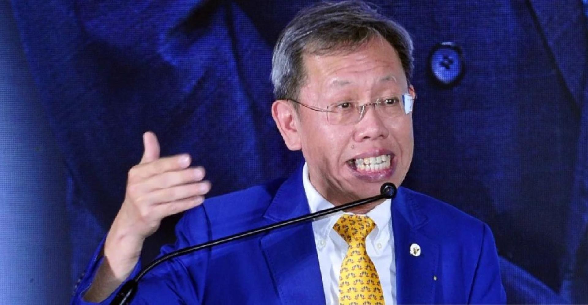 沈桂贤医生在2025年砂拉越国际乐龄大会（SICA）开幕礼上，代读阿邦佐哈里的致辞。