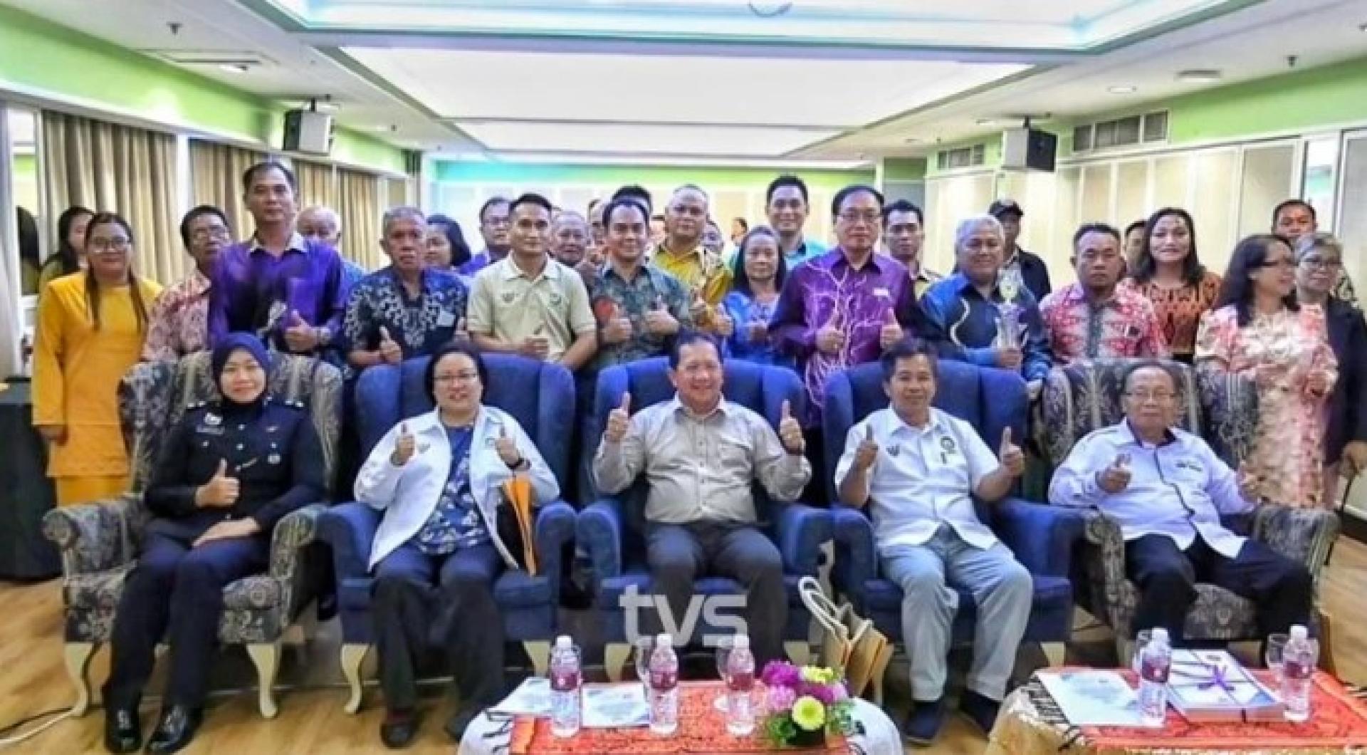 沙菲阿末医生（Dr Safiee Ahmad）主持“乡村机构治理转型与永续管理计划”开幕仪式。