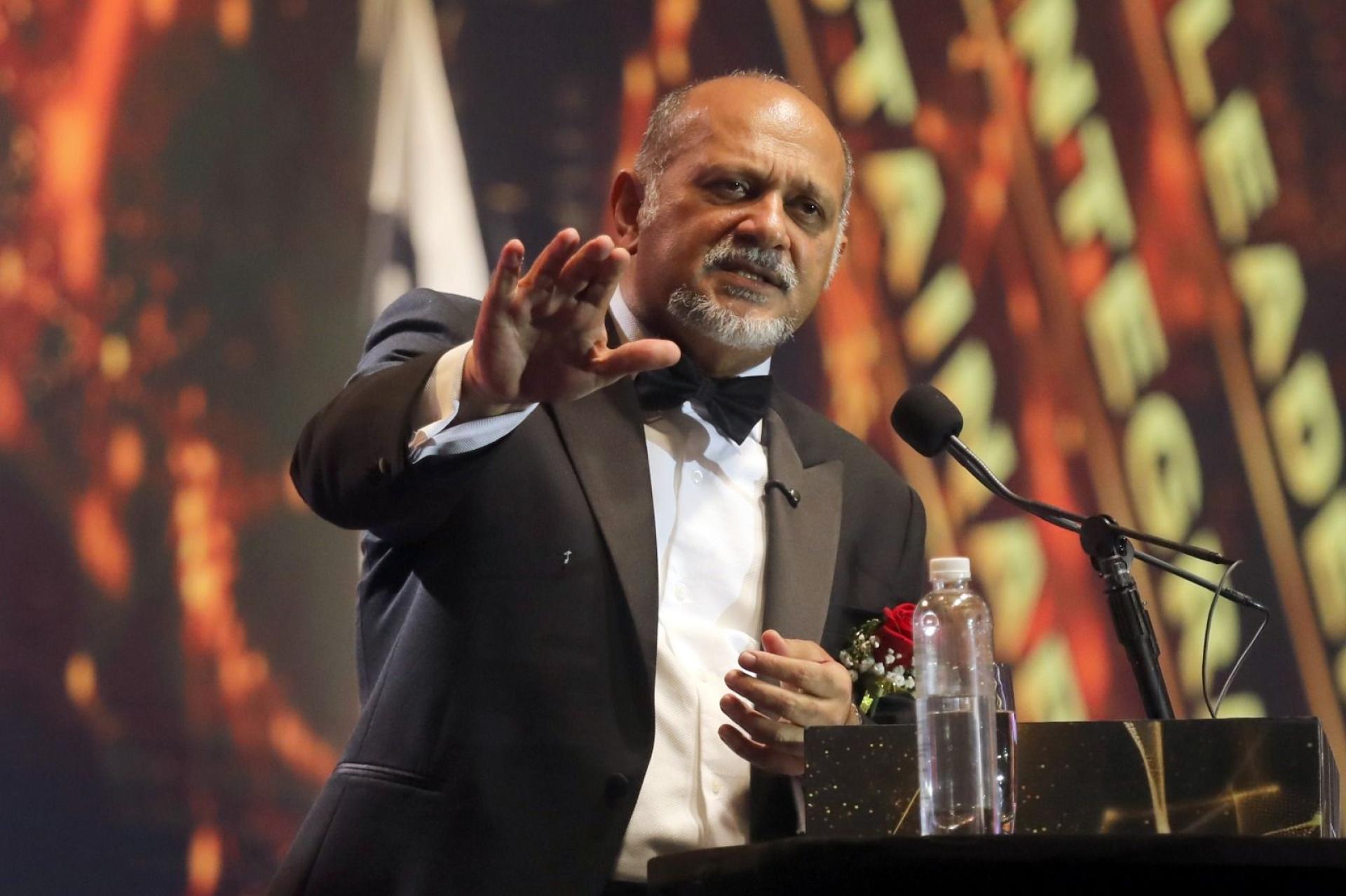 哥宾星呼吁本地中小企业，善用人工智能等数码科技拓展市场，避免在激烈的竞争中被淘汰。