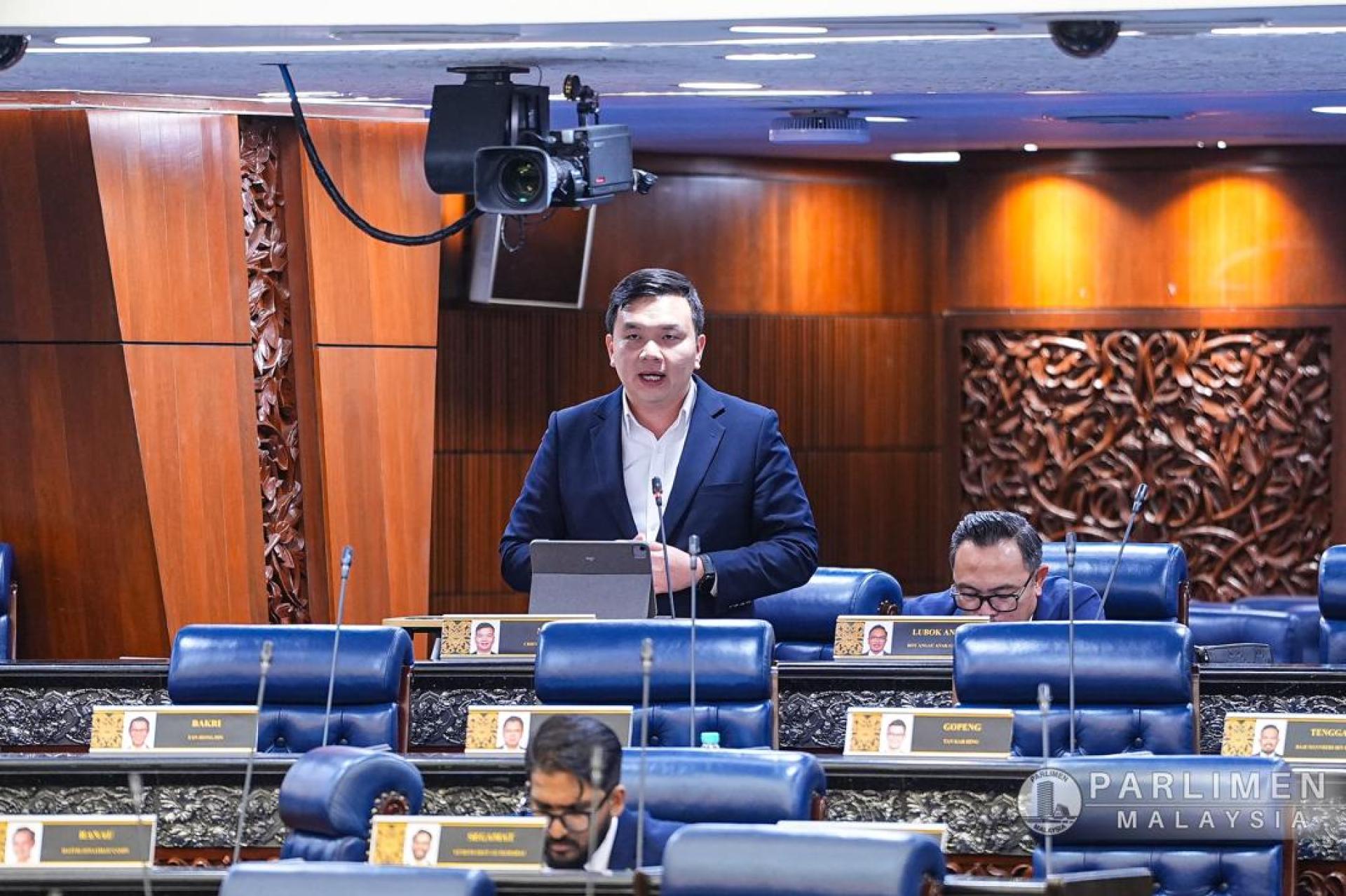 美里国会议员赵俊文昨日在国会2026年财政预算案辩论中,呼吁教育部正视教师专业尊严日益被削弱的问题。