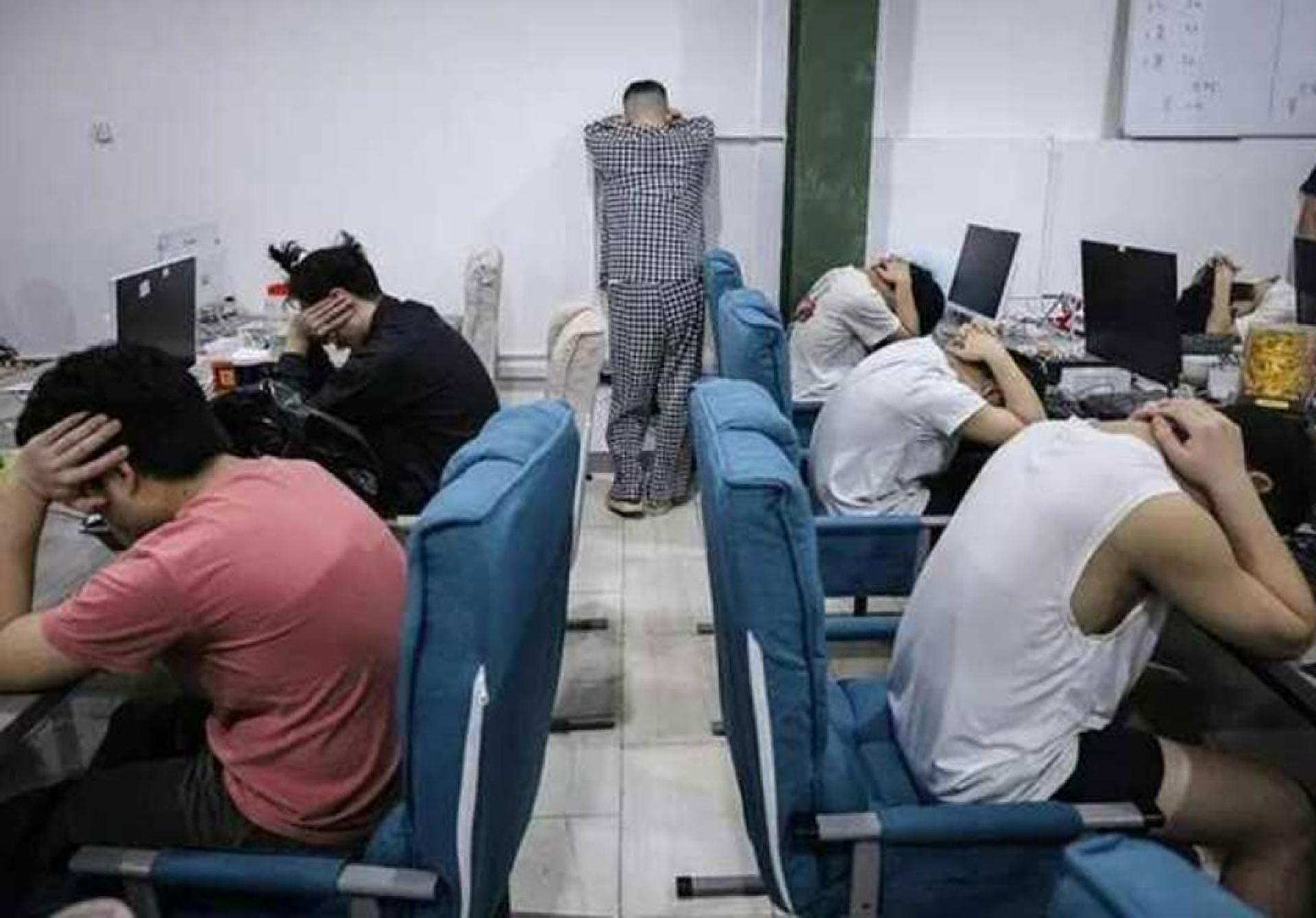 柬埔寨电诈园区内用作进行电骗的办公室。(档案照)