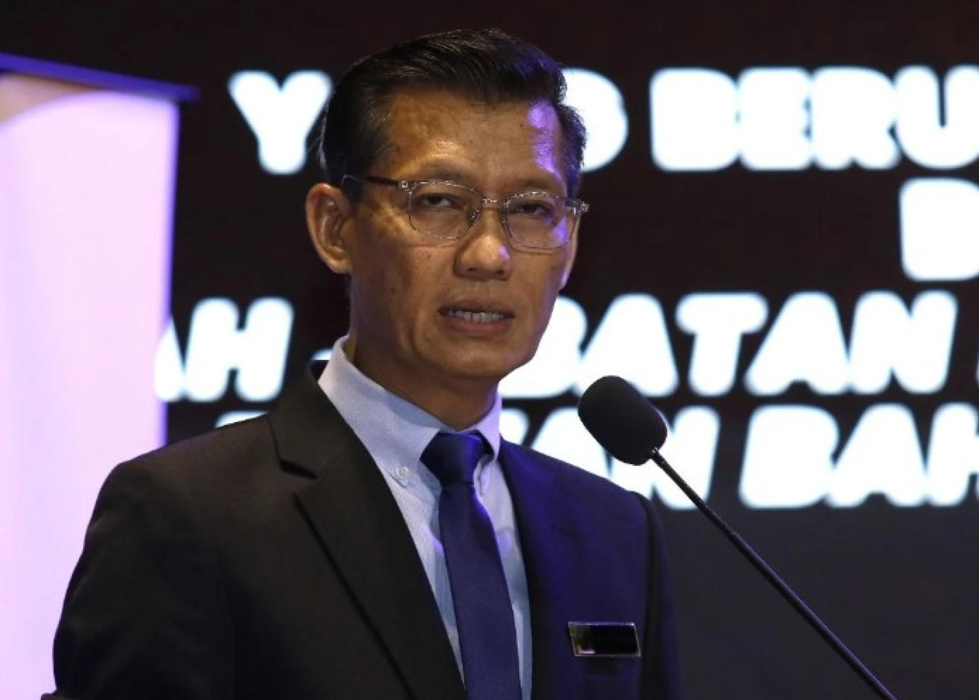 阿邦哈里曼今日在语文出版局砂拉越分局举办的“国家文学奖论坛”上致词。