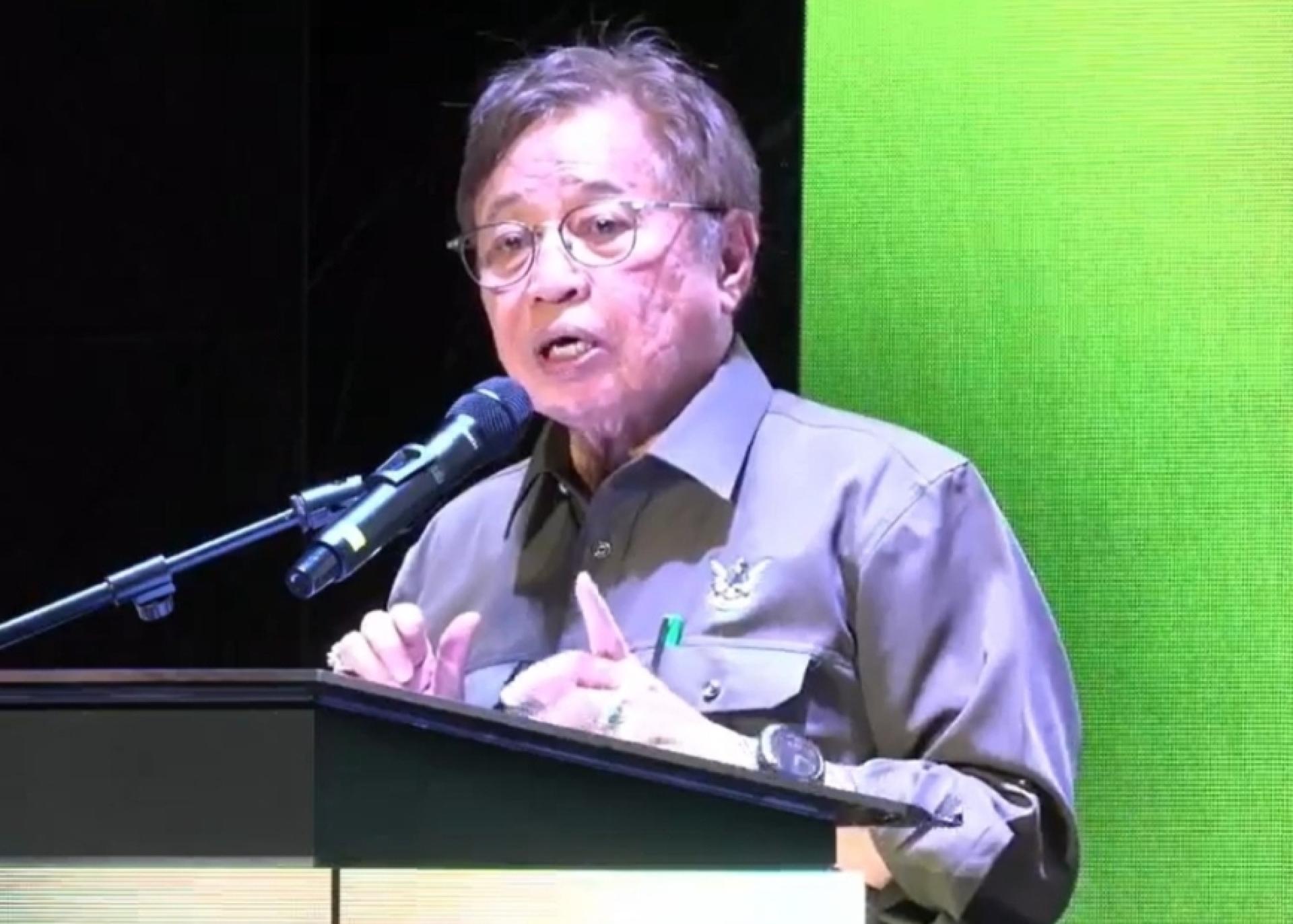 砂总理阿邦佐哈里在活动上发言。