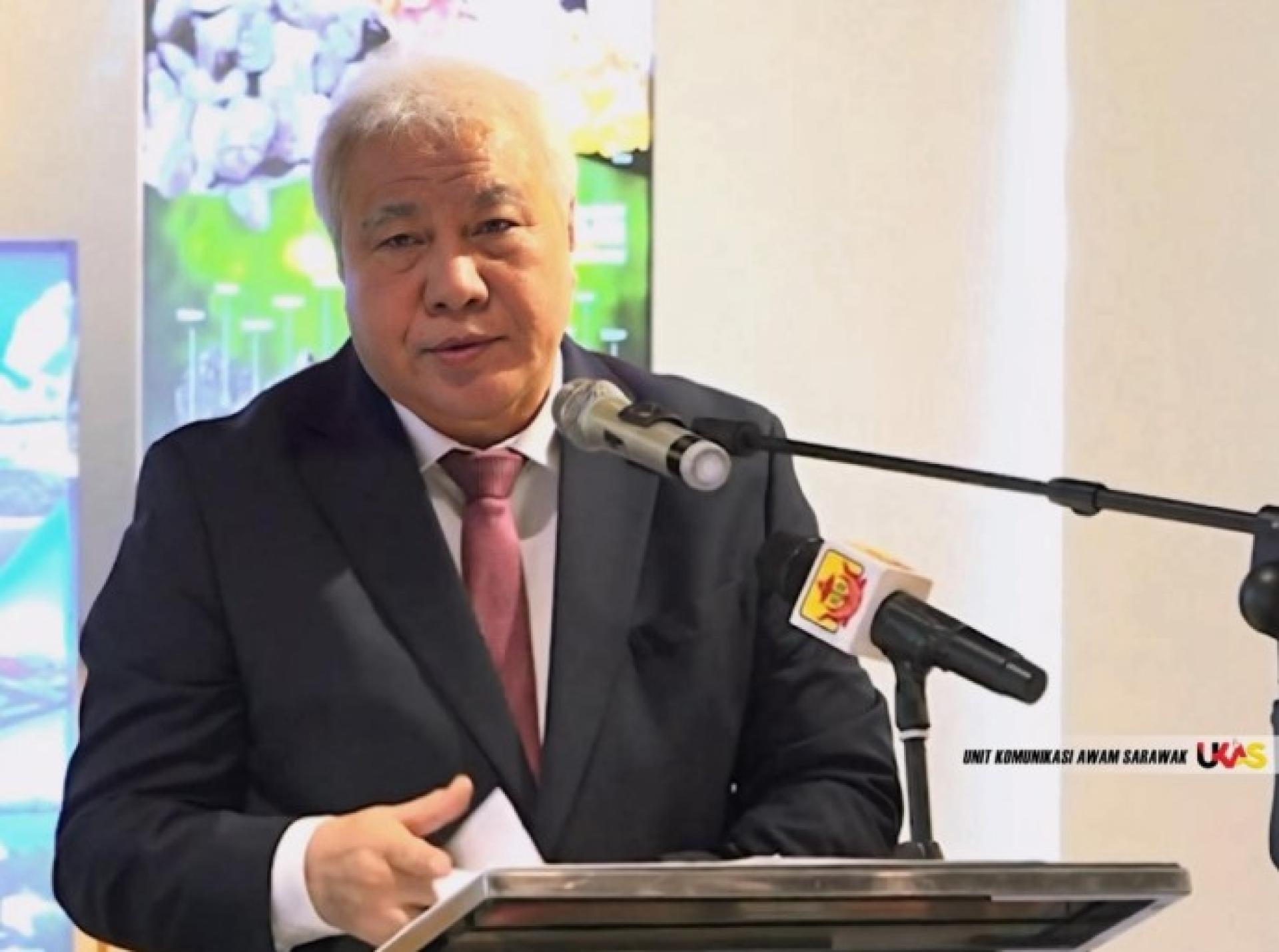 阿旺登雅于2025年10月28日在老越（Lawas）出席“森纳幸福林园计划”谅解协议移交仪式上发表讲话。