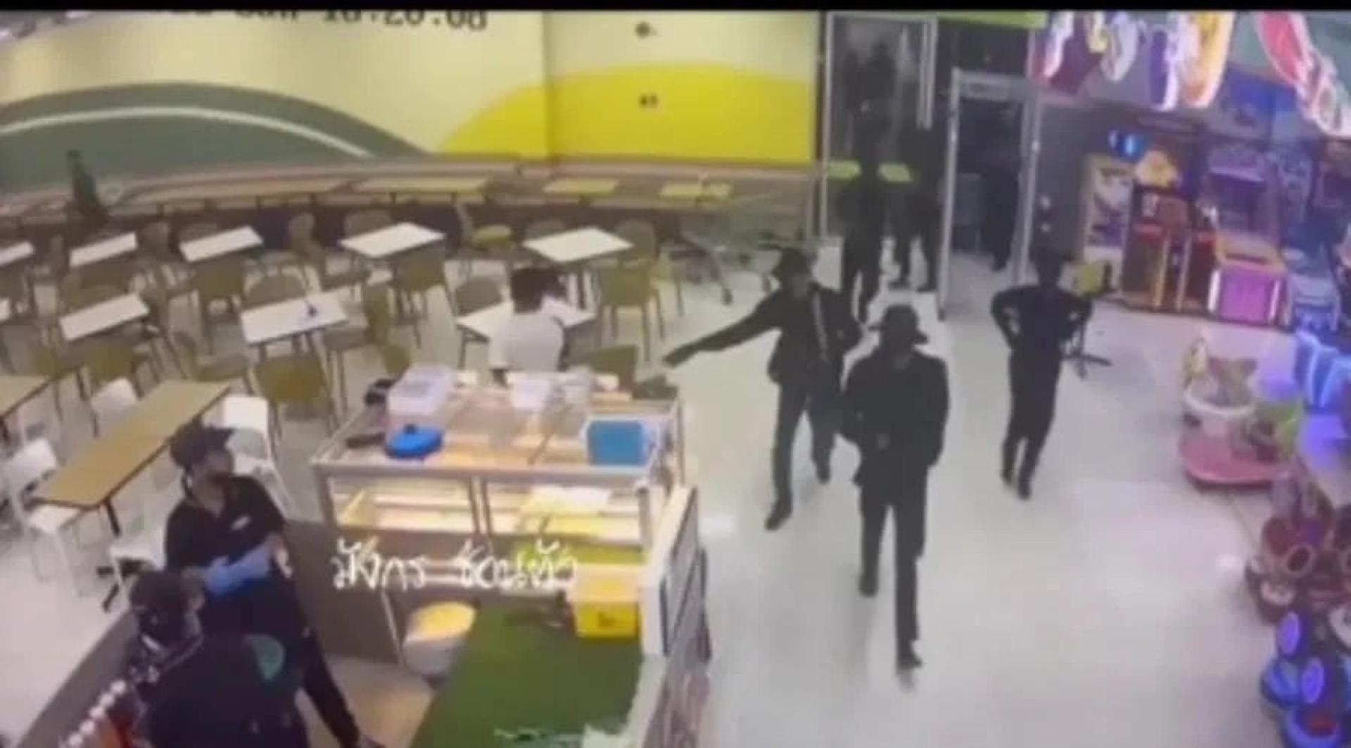 哥乐镇一家超市内金店,在10月5日发生抢劫案。10名持枪蒙面匪徒抢走约311万令吉金饰。