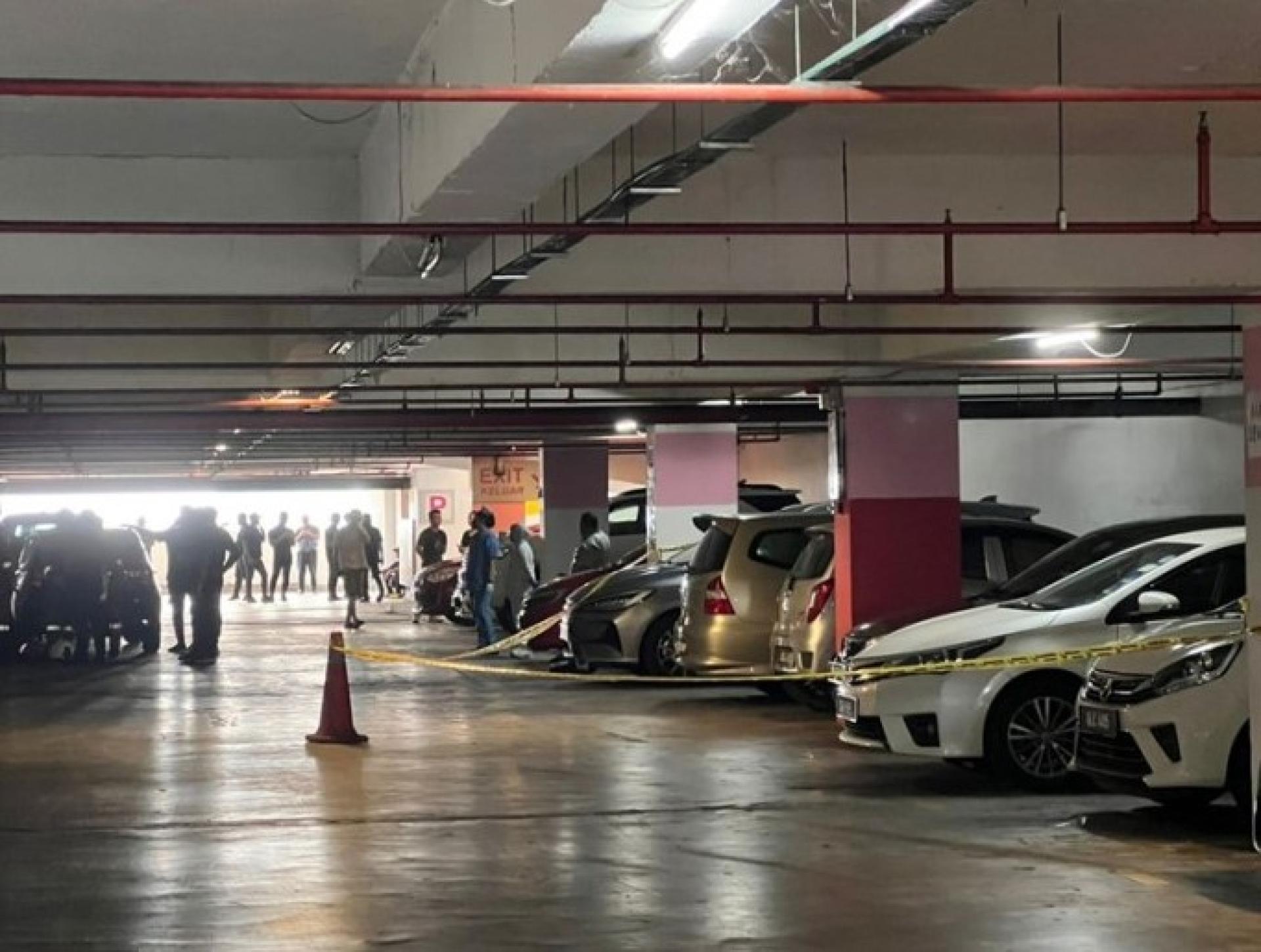 警方于10月29日在宋路一间购物中心停车场封锁部分区域，以展开调查。车内发现一名女子遗体。