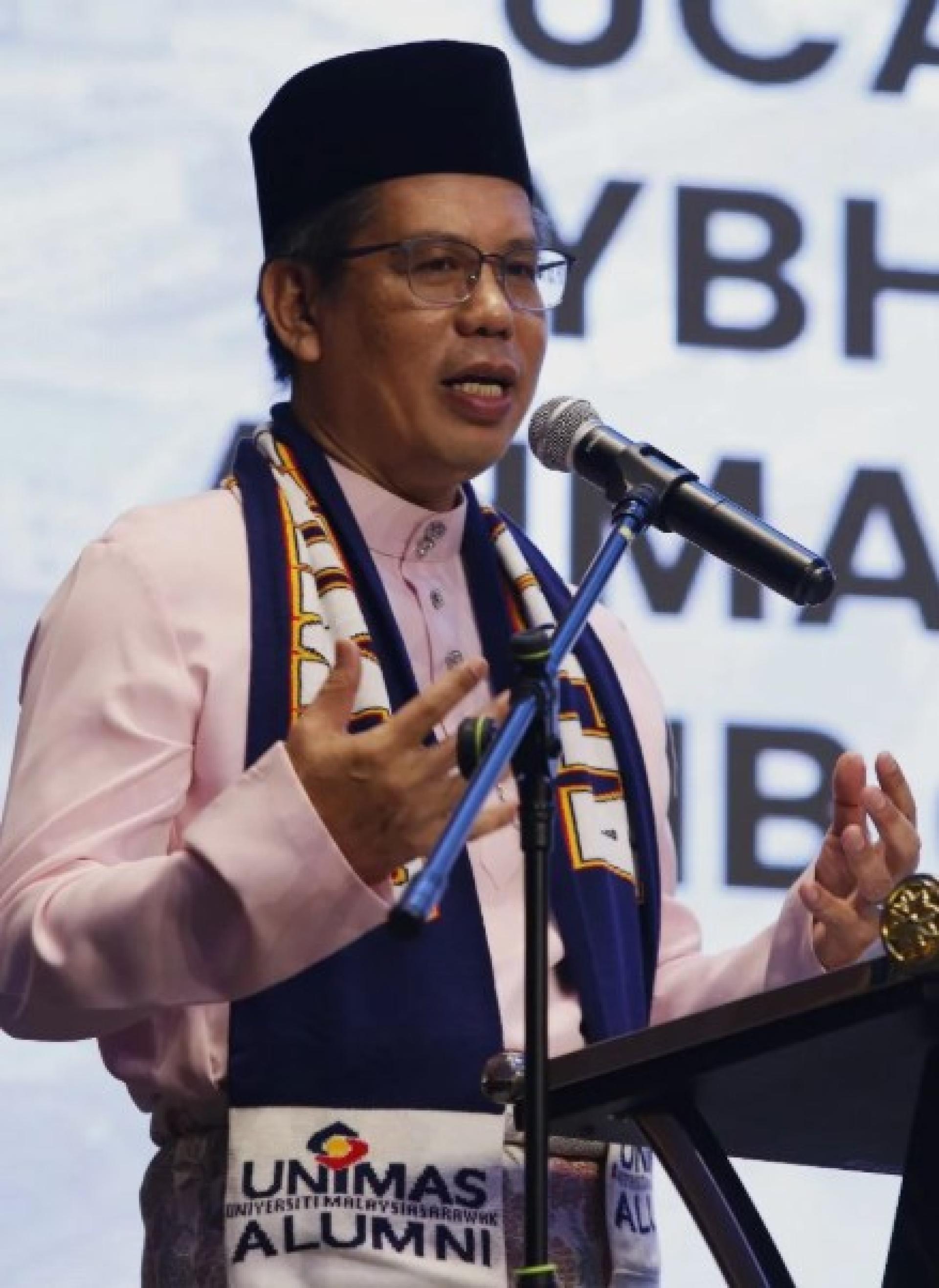 阿末哈达发表讲话时的情景。