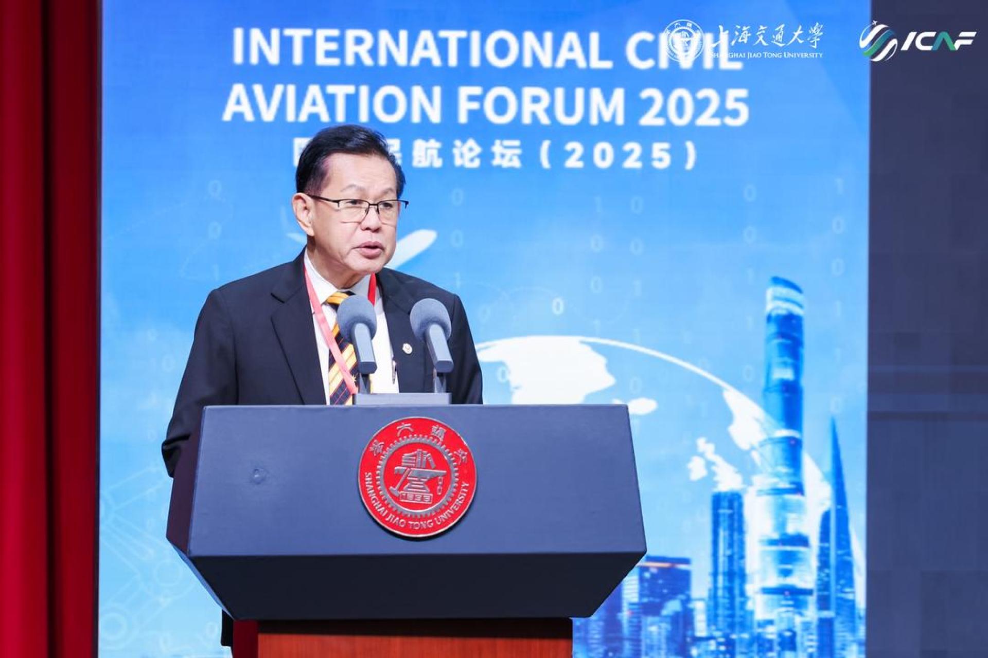 砂拉越交通部长拿督斯里李景胜今日受邀出席以“联通世界 智慧发展”为主题的2025年国际民航论坛上发表主题演讲。