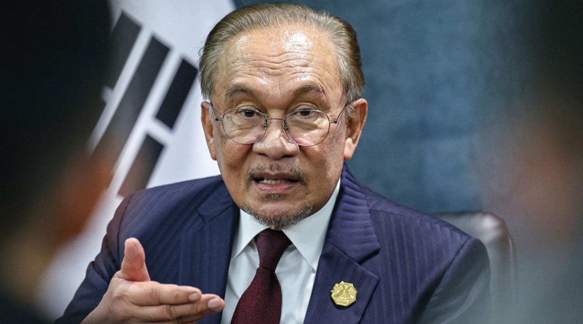 首相安华形容任何谈判都必然存在“有舍有得”（give and take）的情况，尤其在谈及重大关系与投资时更是如此。