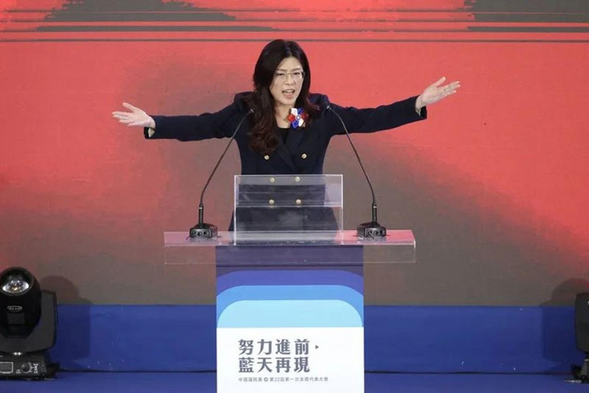 郑丽文在国民党全代会上致词。