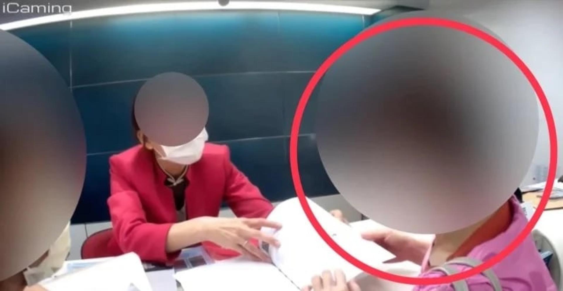 警方检视钟妇提供的买卖资料。