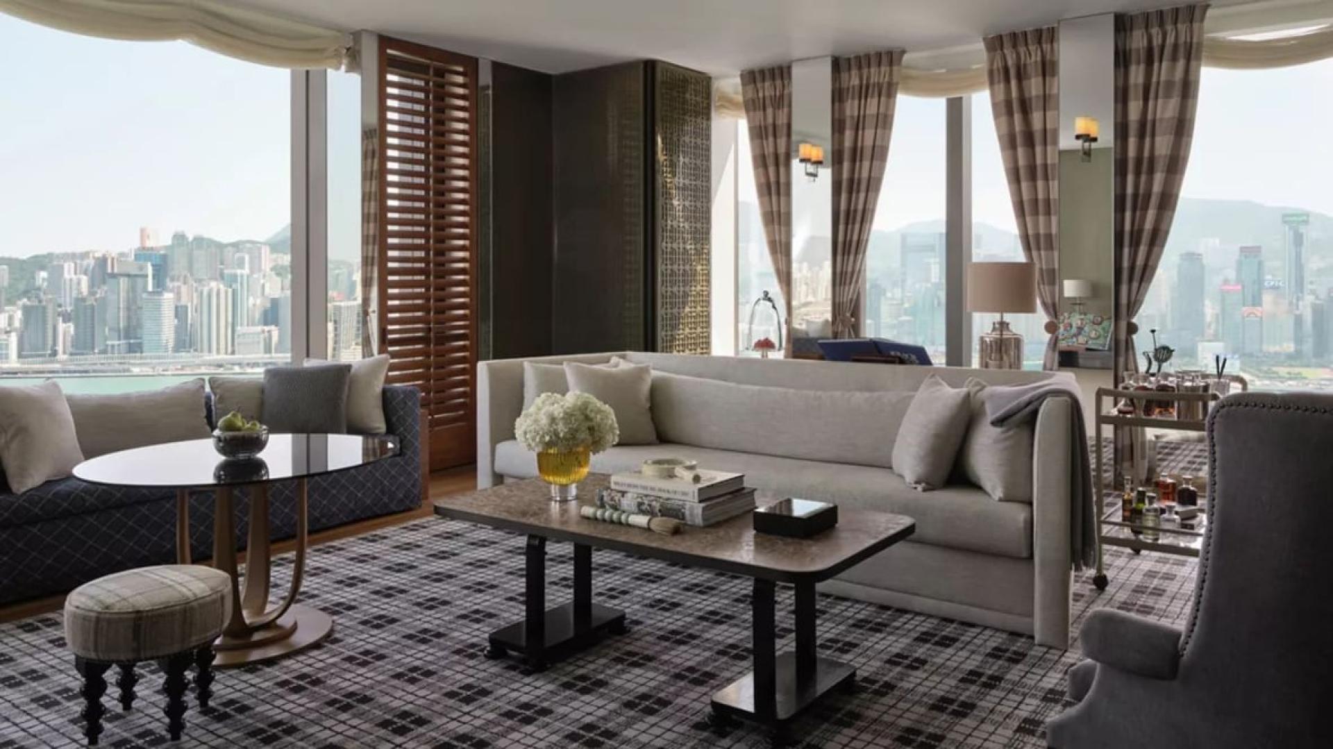香港瑰丽酒店的维港海景套房。
