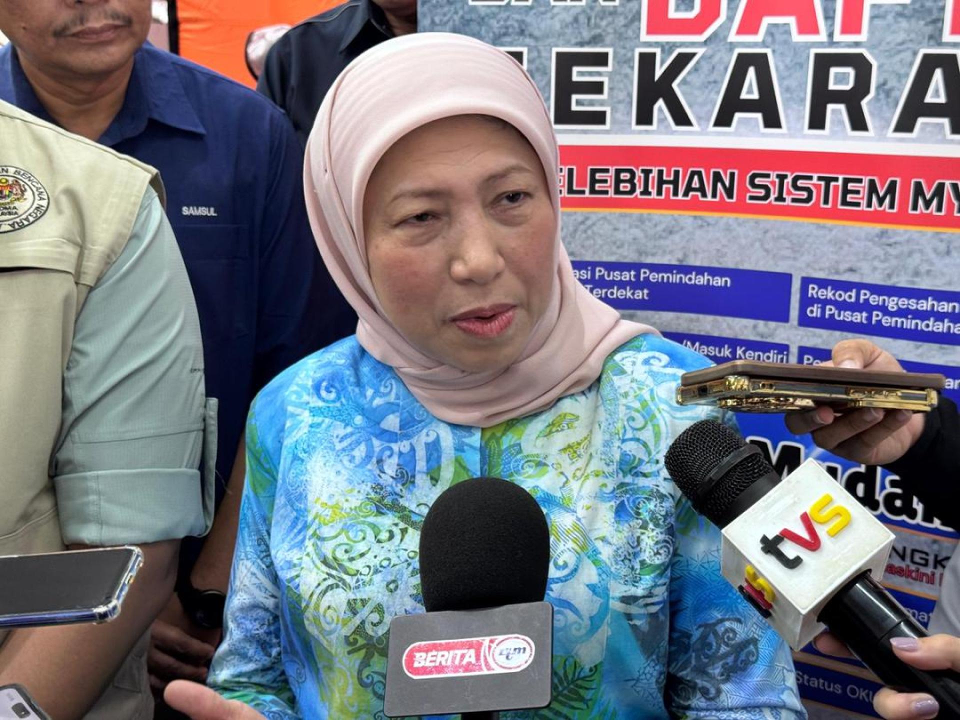 南茜苏克里出席活动后受访一瞥。