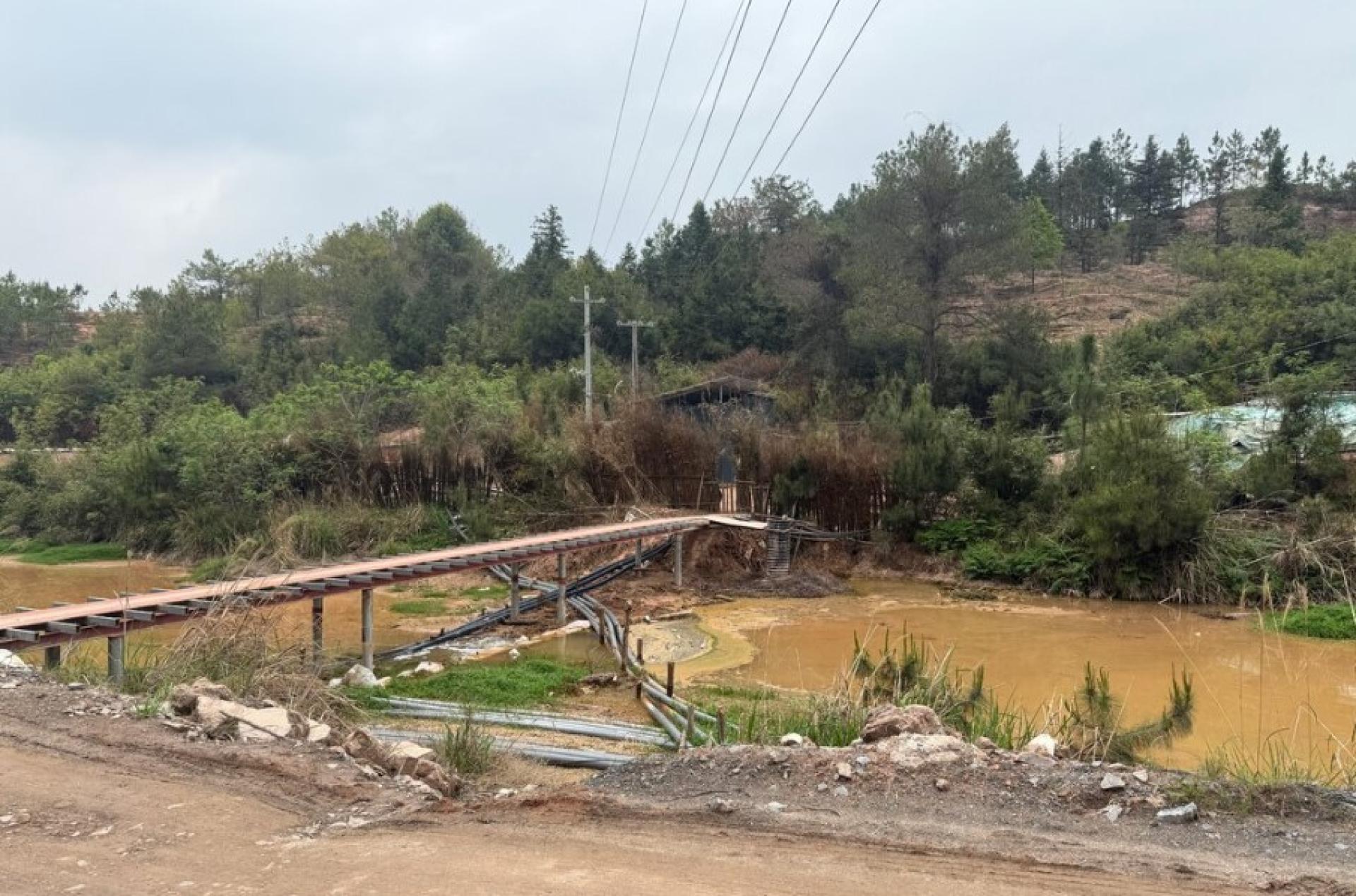 中国中南部龙南郊外一座重稀土金属矿，摄于4月。