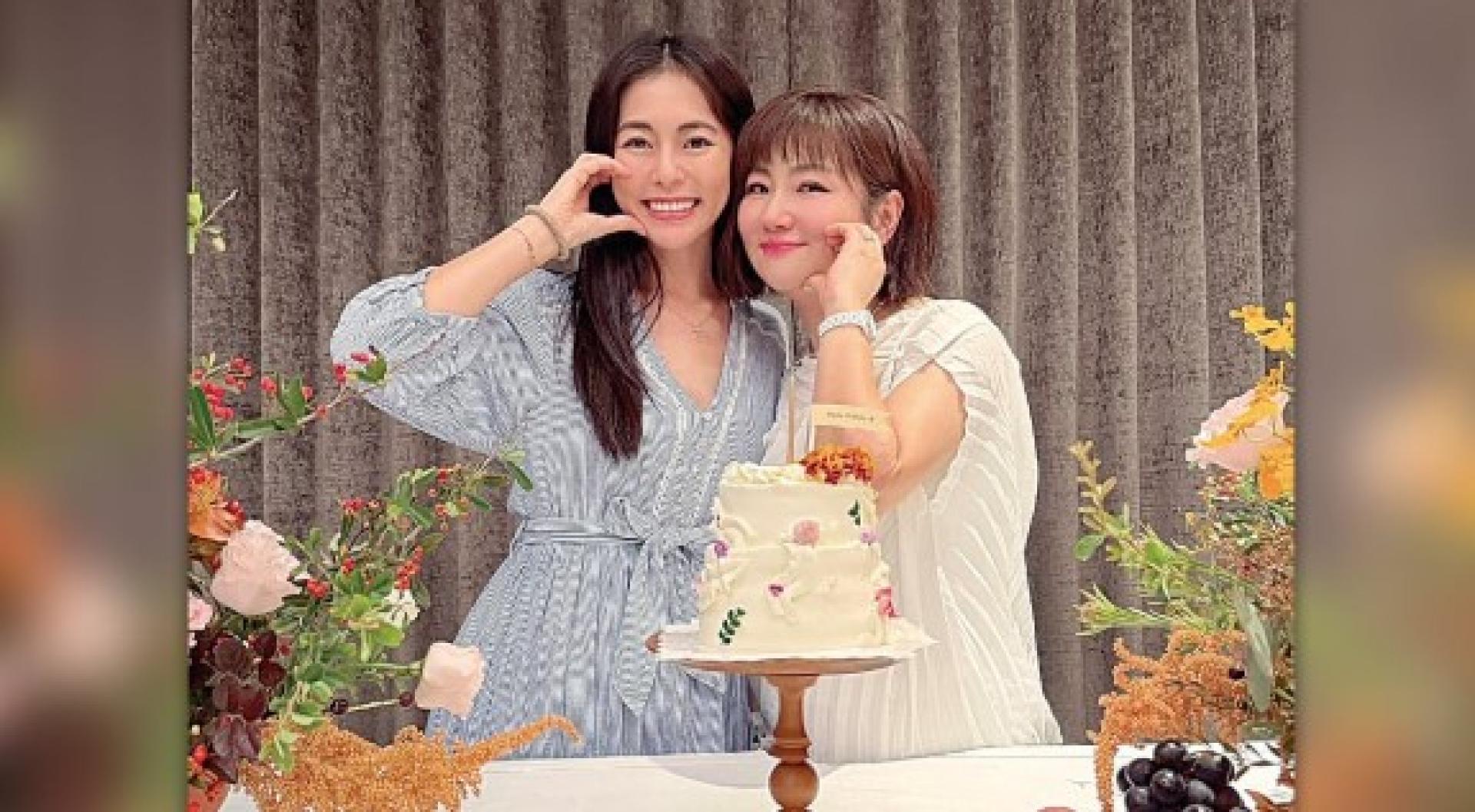 任容萱帮姐姐Selina（右）庆祝生日。