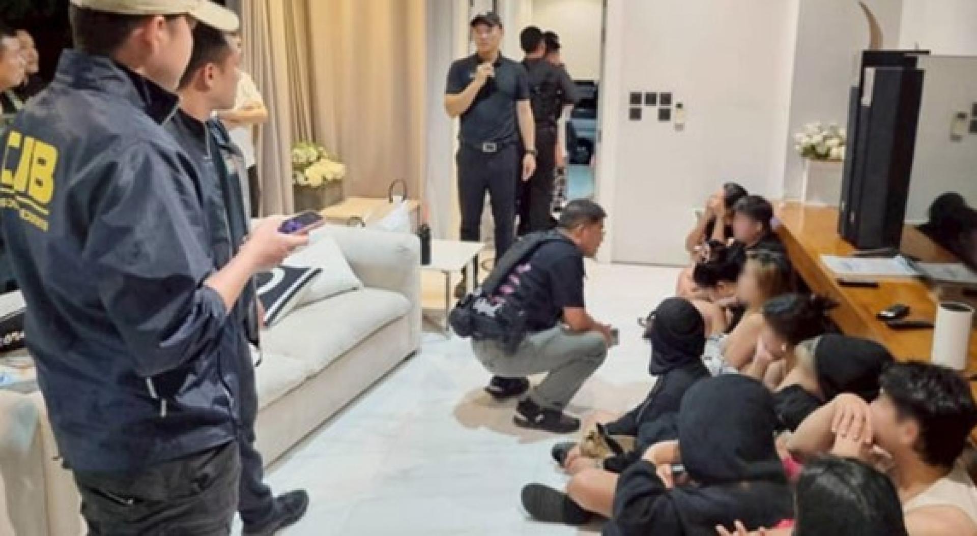 警方在一豪华别墅发现22名疑涉案外国人。